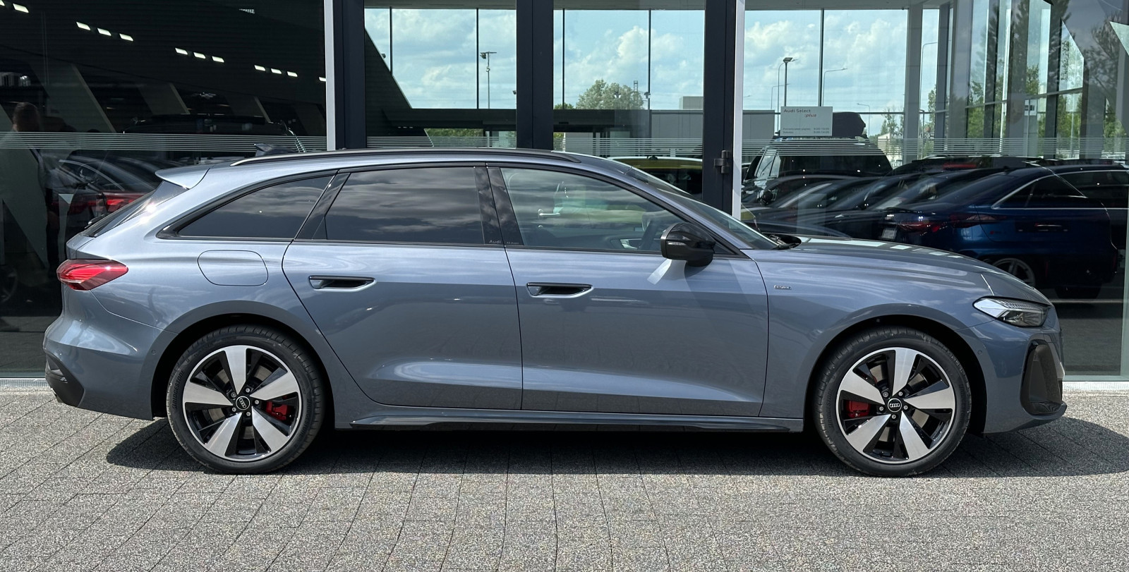 Avant E-Hybrid Quattro S-tronic * Pakiet Technology *