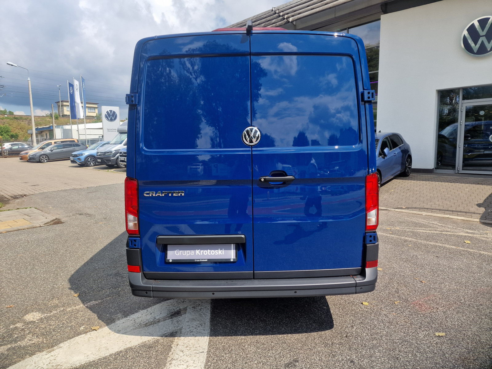 Furgon 2.0 l 177 KM Przedni napęd automatyczna 8-biegowa ZABUDOWA