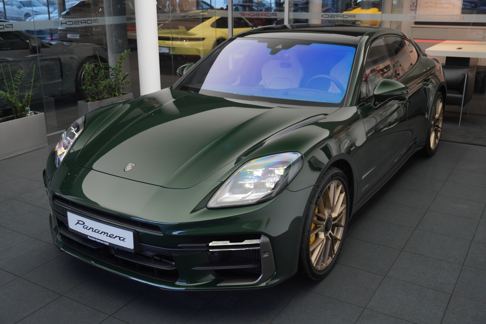 Turbo E-Hybrid&nbsp;680 KM Dostępny Od Ręki!