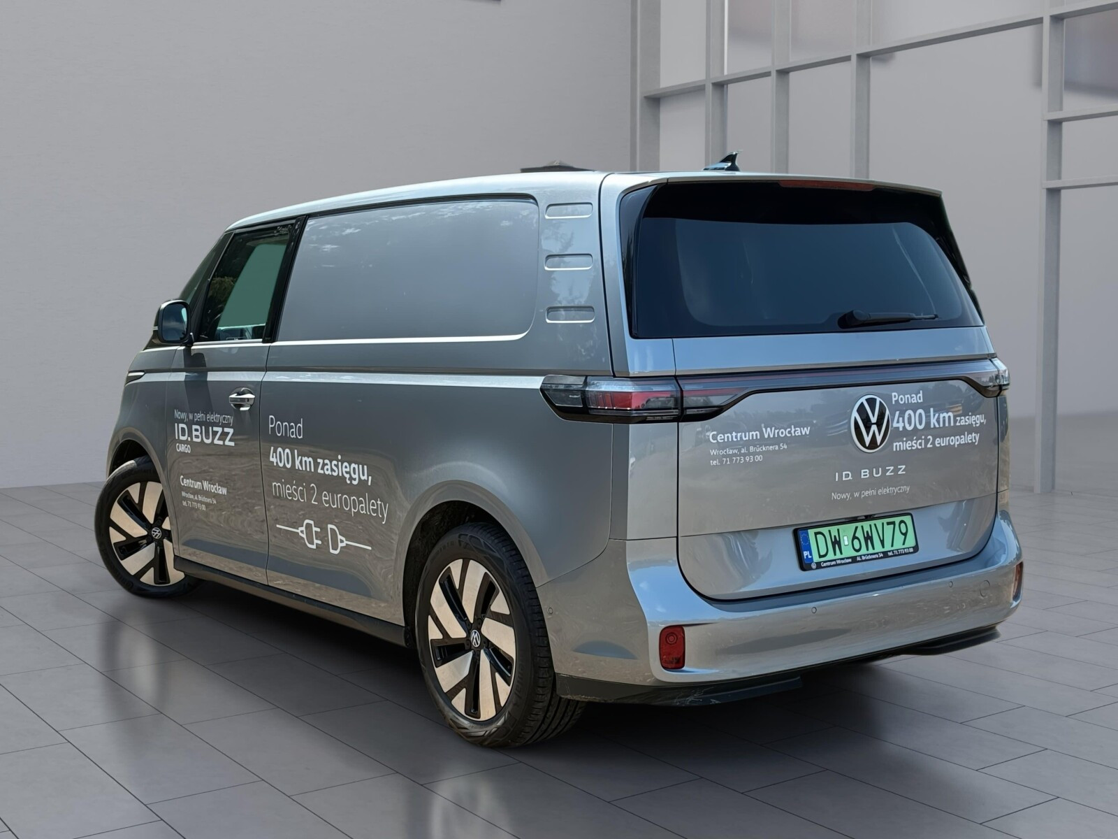 204 KM 82 kWh r. o. 2989 mm