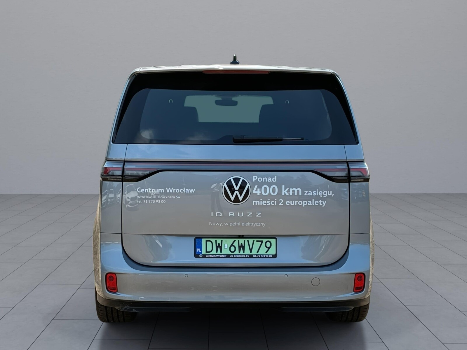 204 KM 82 kWh r. o. 2989 mm