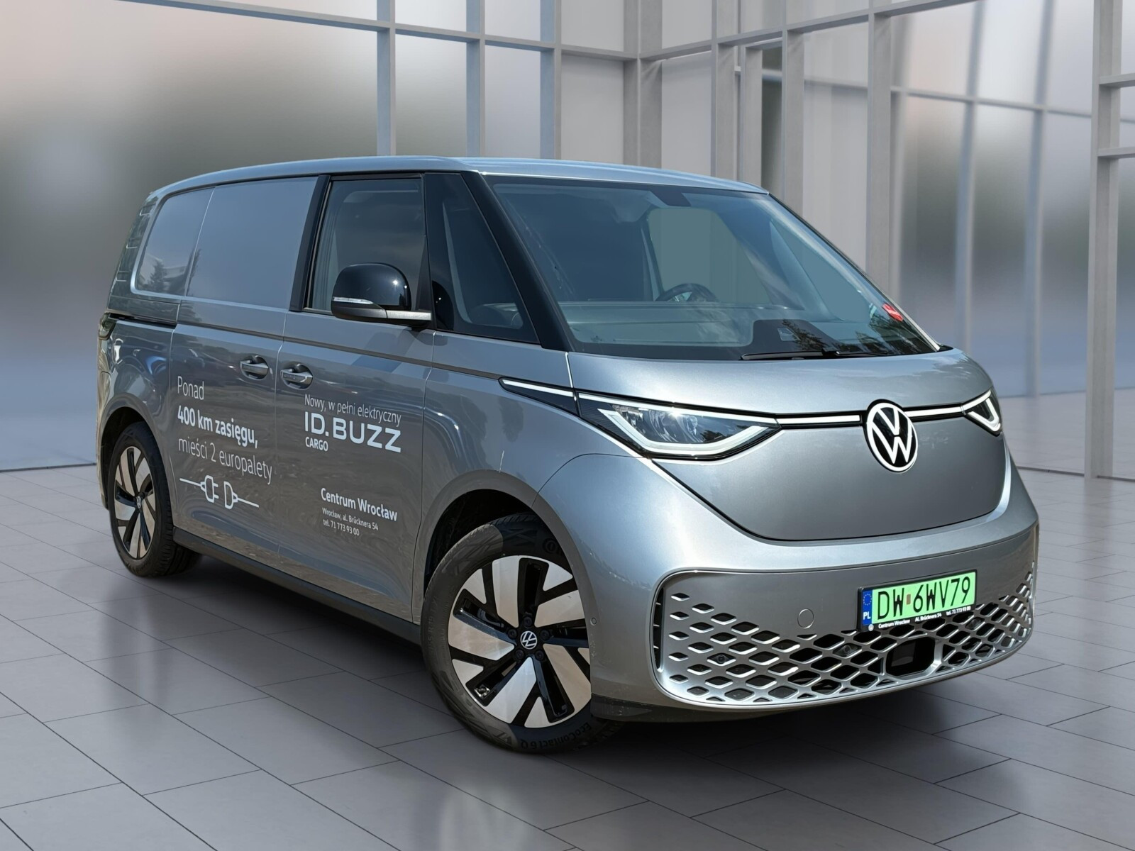 204 KM 82 kWh r. o. 2989 mm