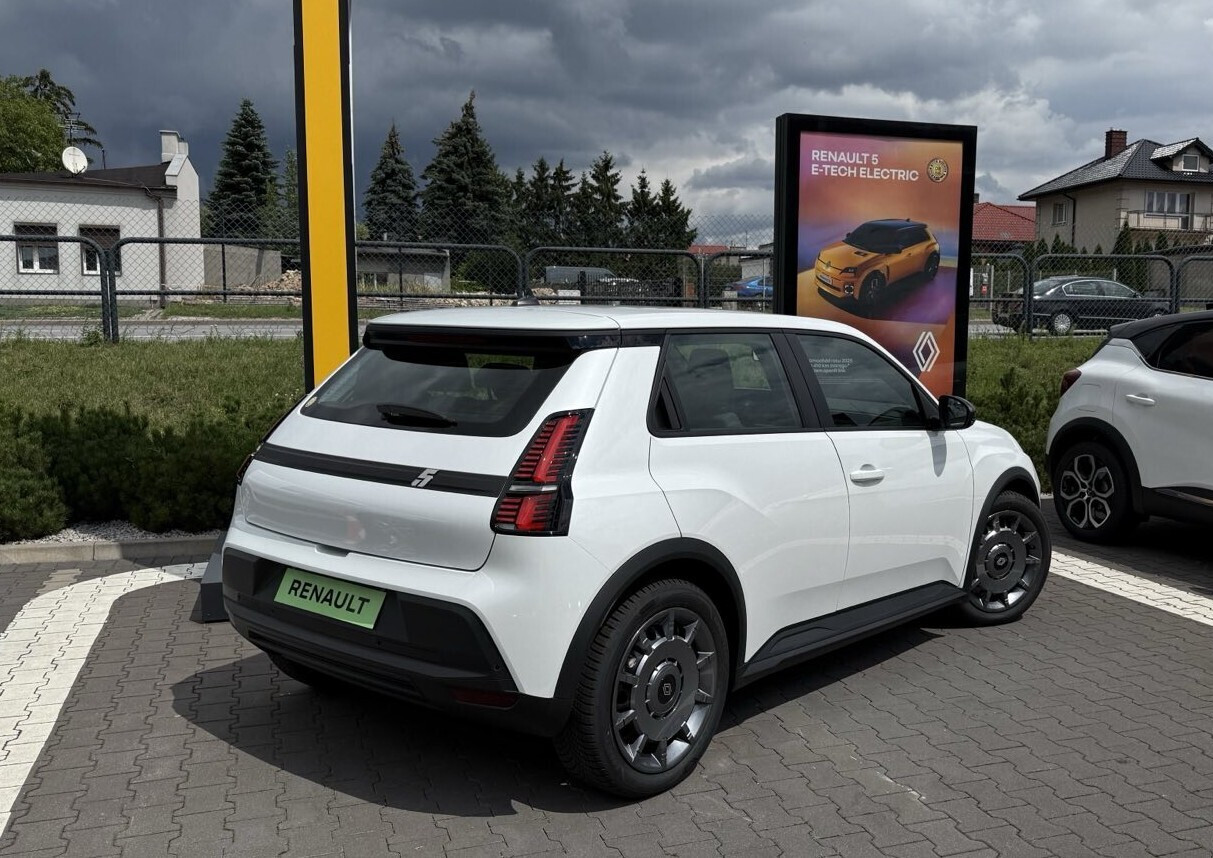 Biały renault 5 evolution 120 km
