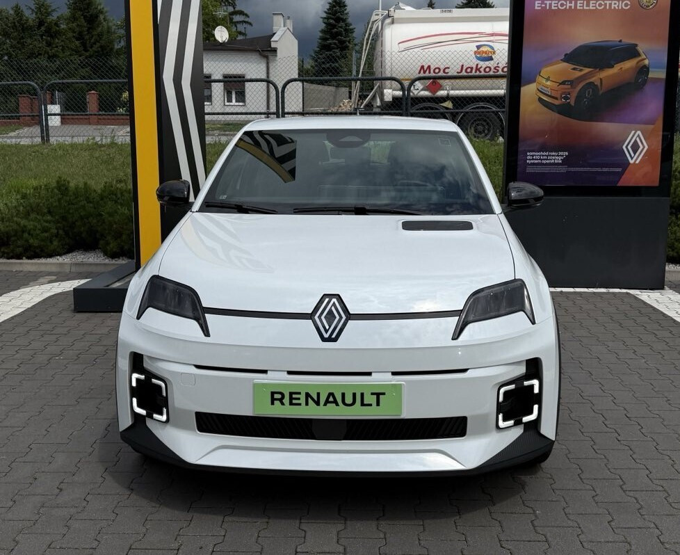 Biały renault 5 evolution 120 km