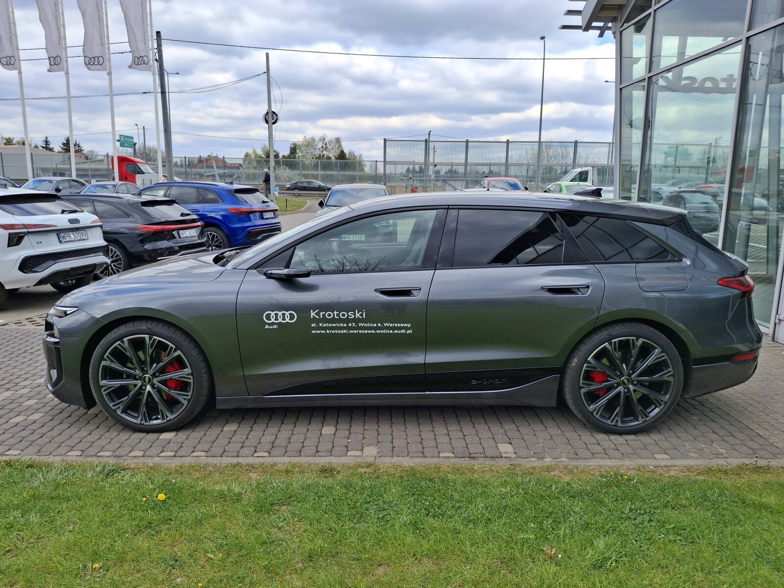 Avant E-Tron Performance * Edition One Gray *