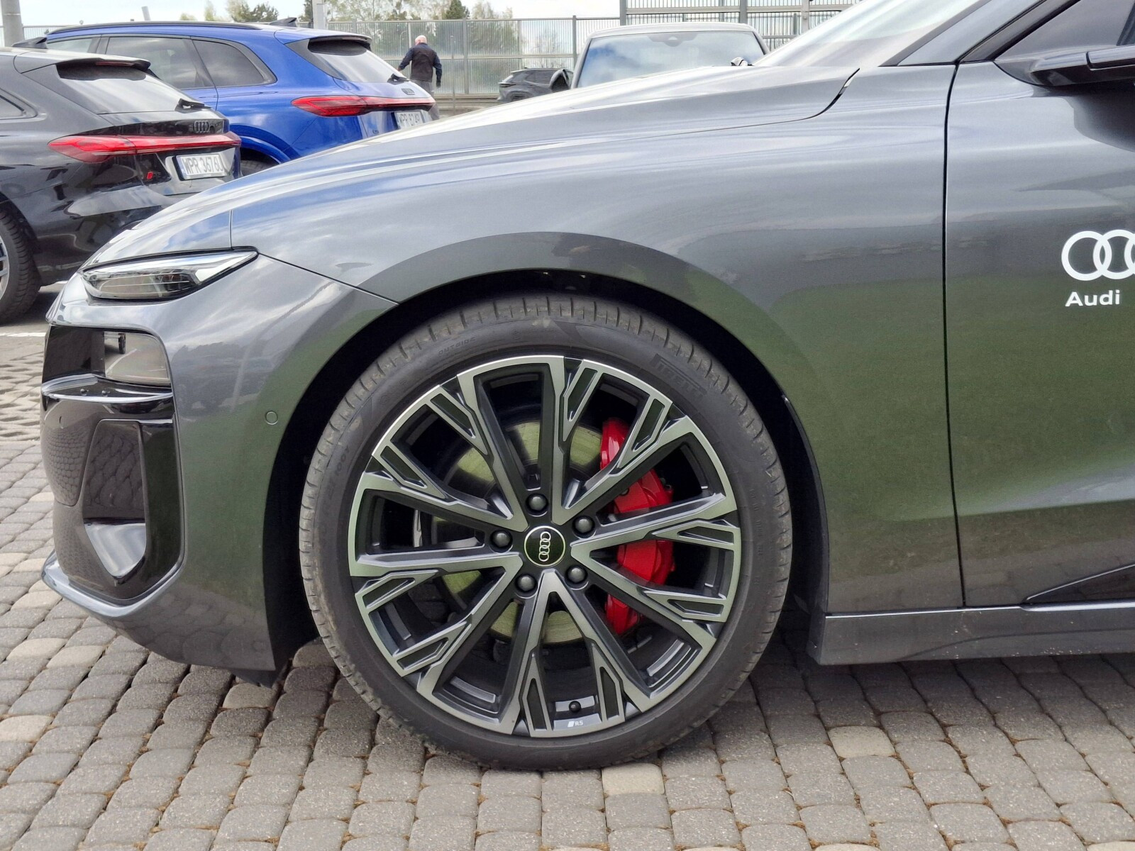 Avant E-Tron Performance * Edition One Gray *