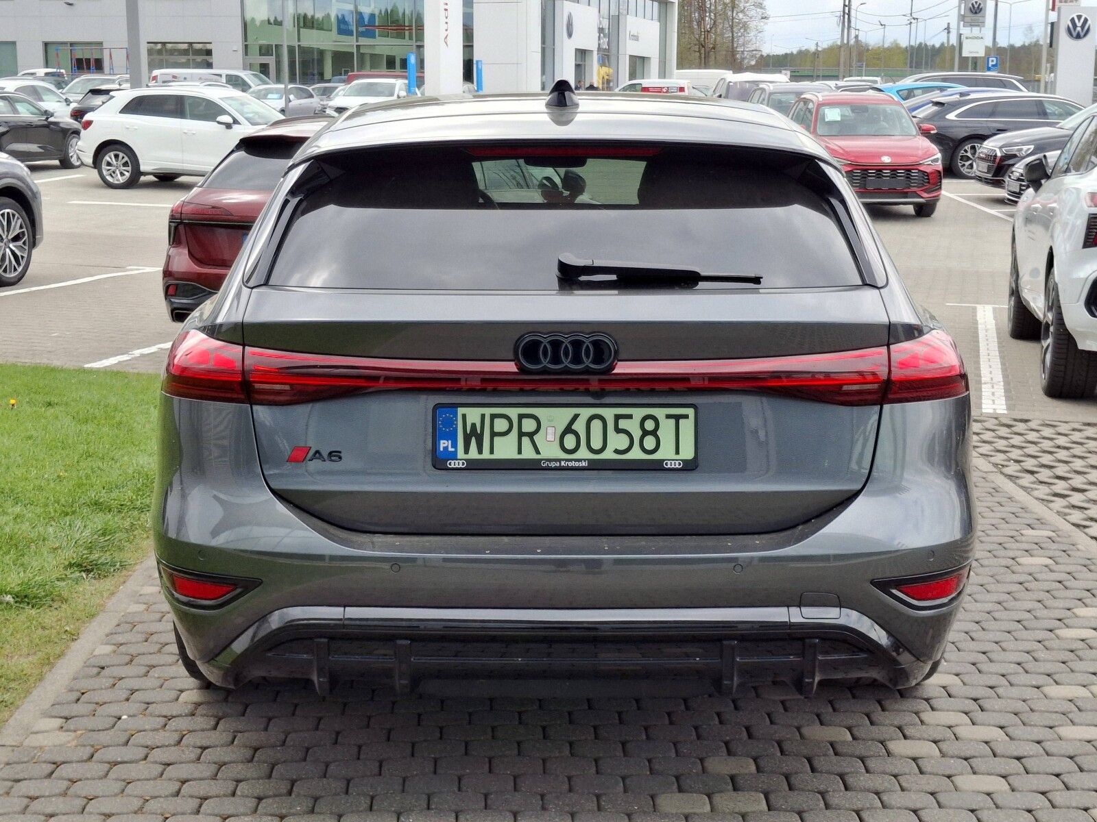 Avant E-Tron Performance * Edition One Gray *