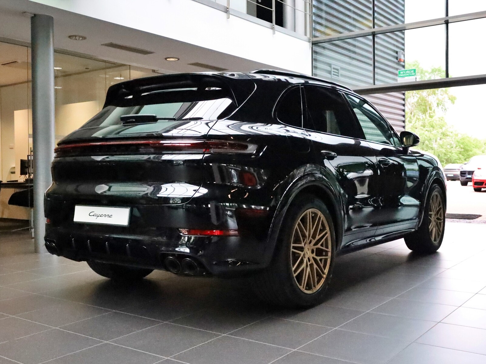 S 4.0 V8 474 KM