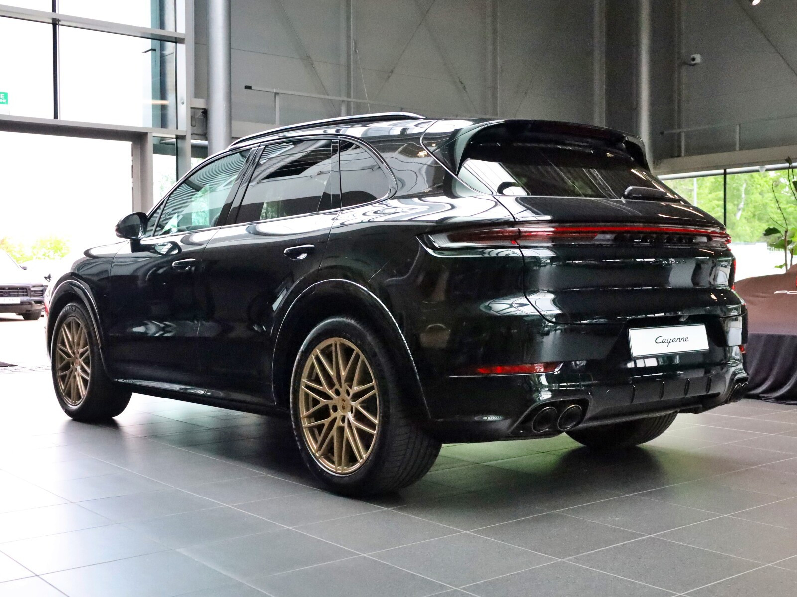 S 4.0 V8 474 KM