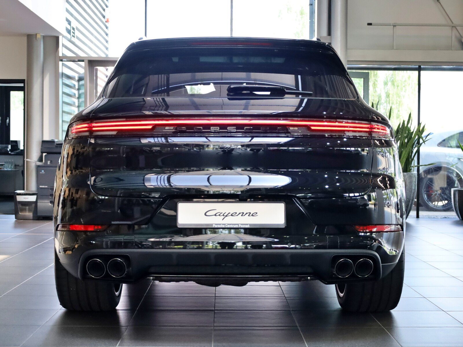 Turbo E-Hybrid 4.0 V8 739 KM