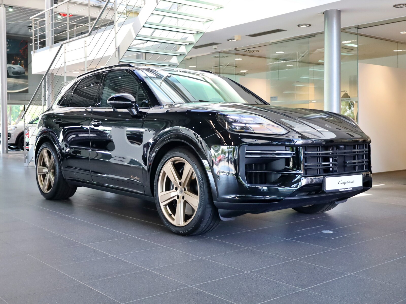 Turbo E-Hybrid 4.0 V8 739 KM