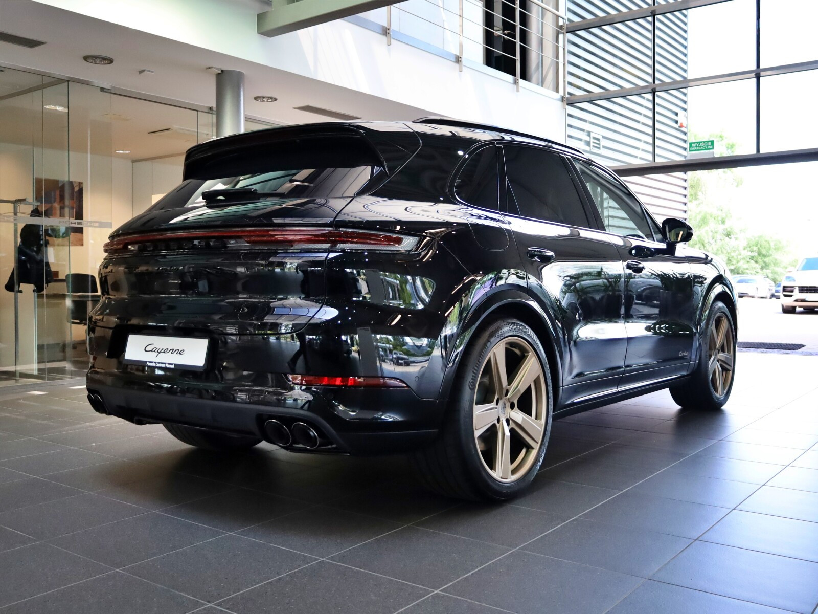 Turbo E-Hybrid 4.0 V8 739 KM