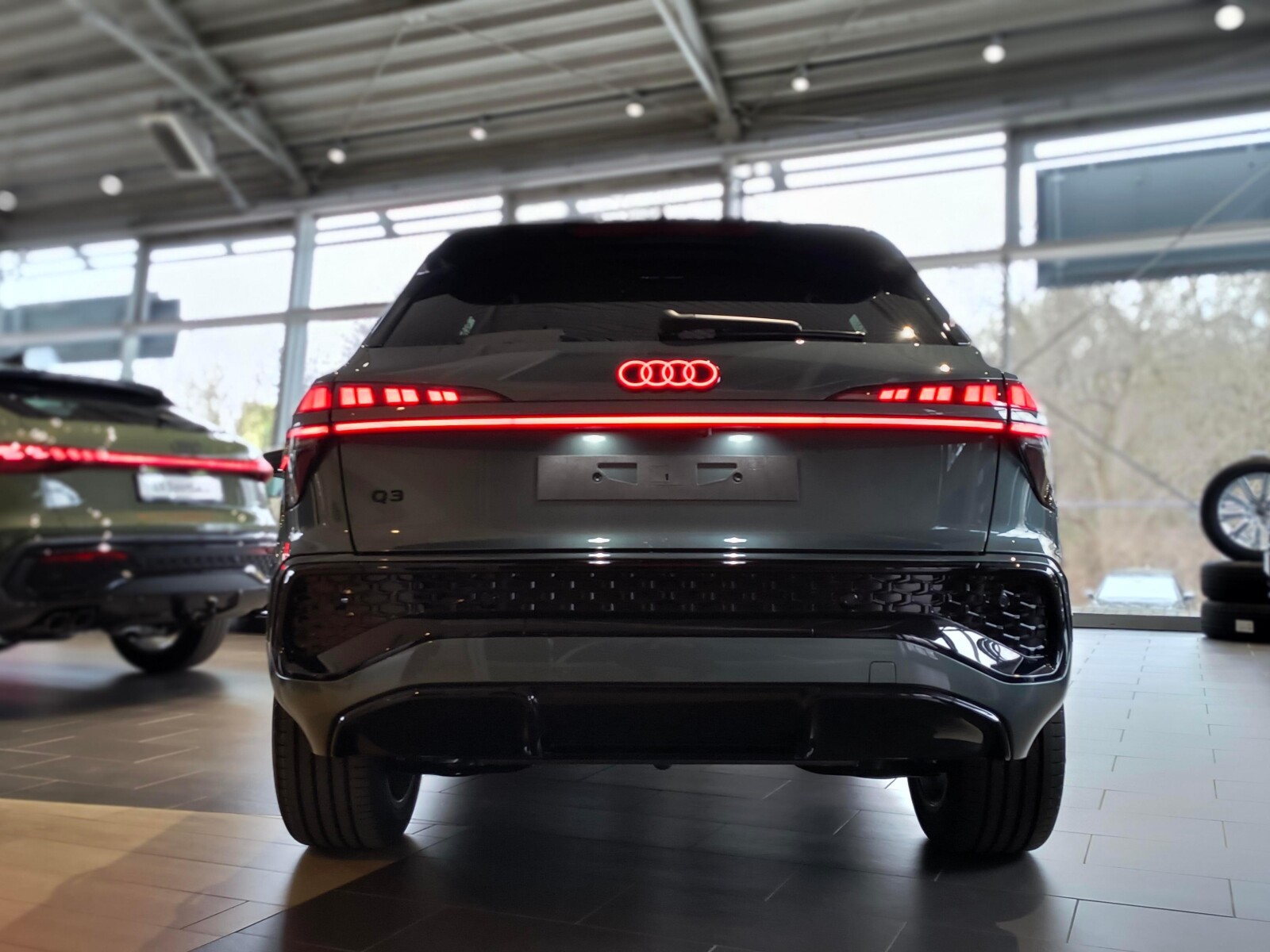 Q3 e-Hybrid 200kW S tronic: Tech plus; Comfort; Exterieur; VAT 23%