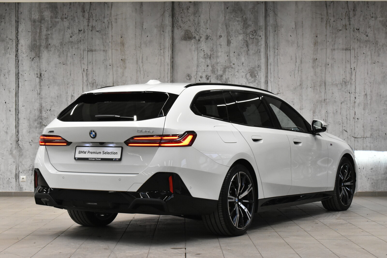 vat 23%, M Sport Pro, lift środka,  Hak holowniczy, webasto