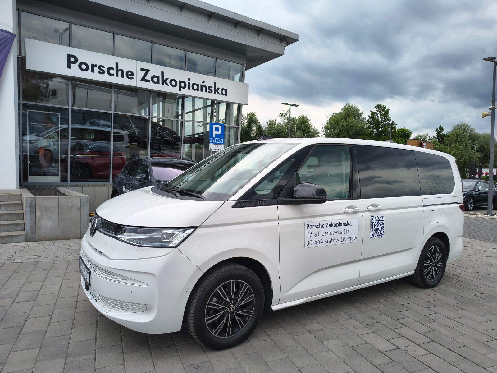 VOLKSWAGEN Multivan Life L2