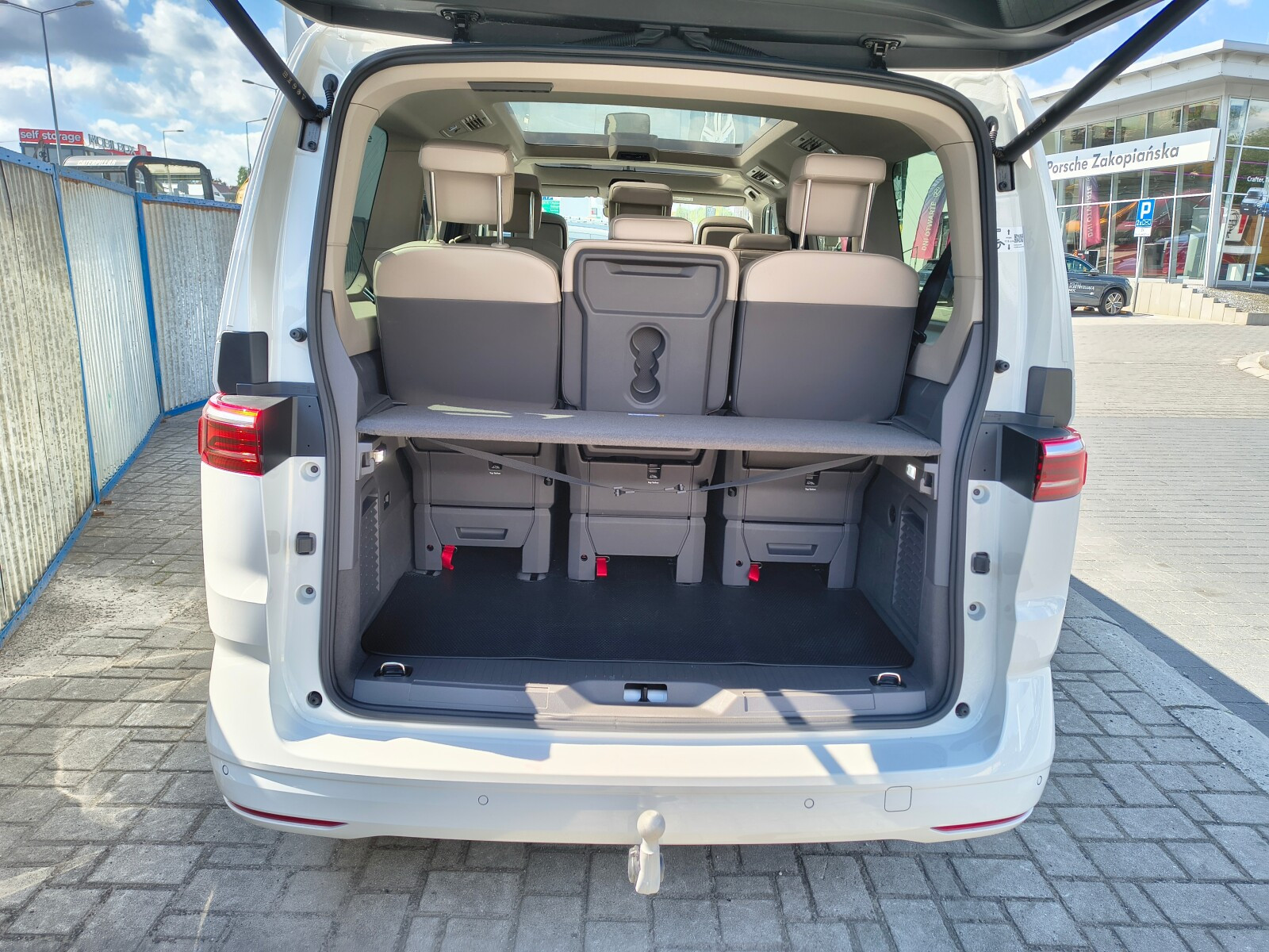 VOLKSWAGEN Multivan Life L2