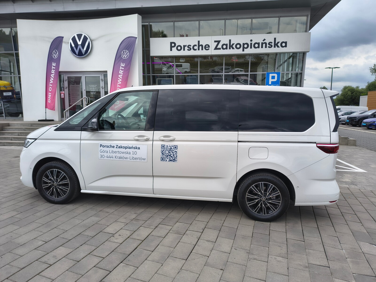 VOLKSWAGEN Multivan Life L2