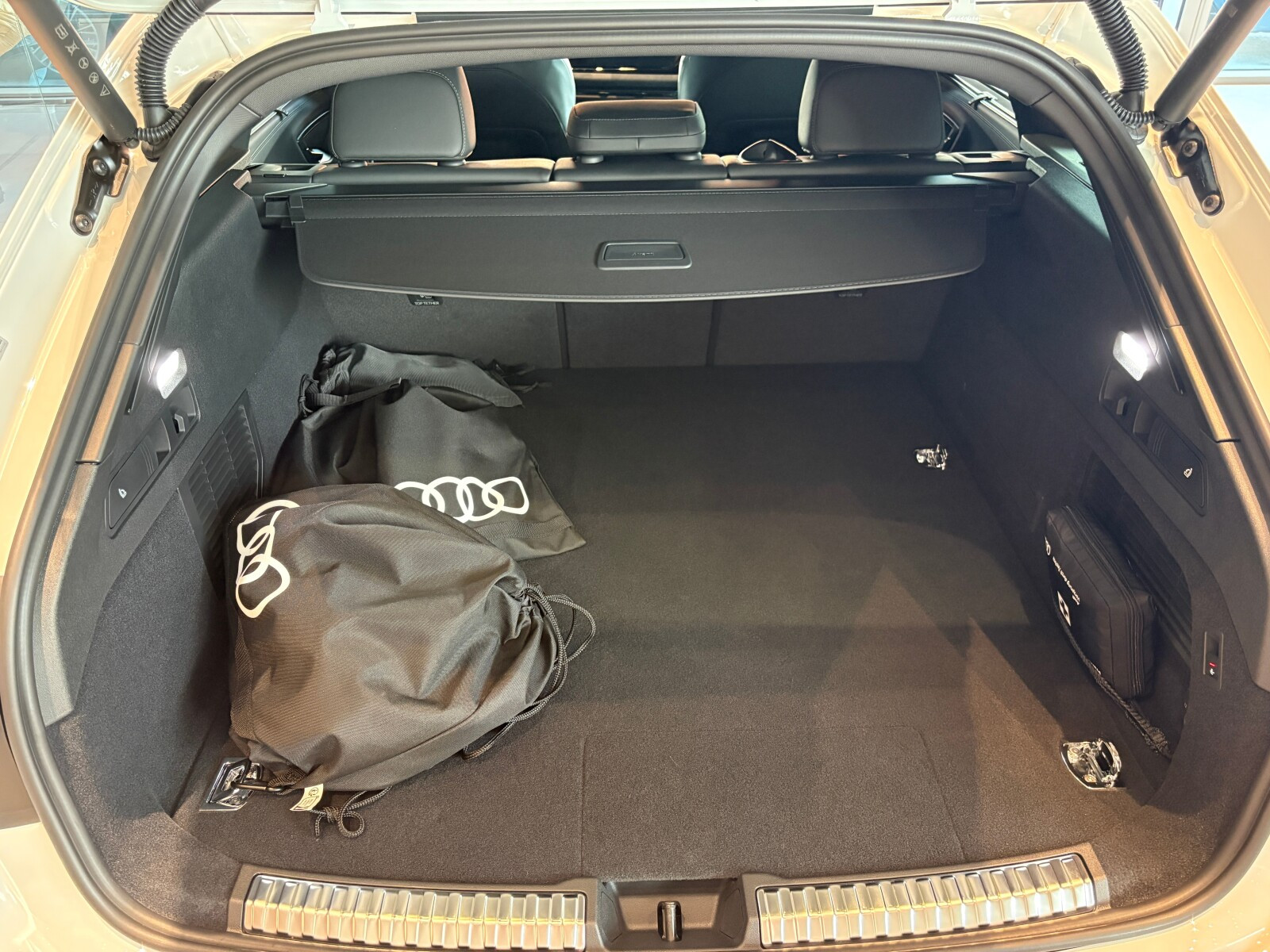 e-hybrid quattro 270 kW S tronic * Pakiet Tech Pro *