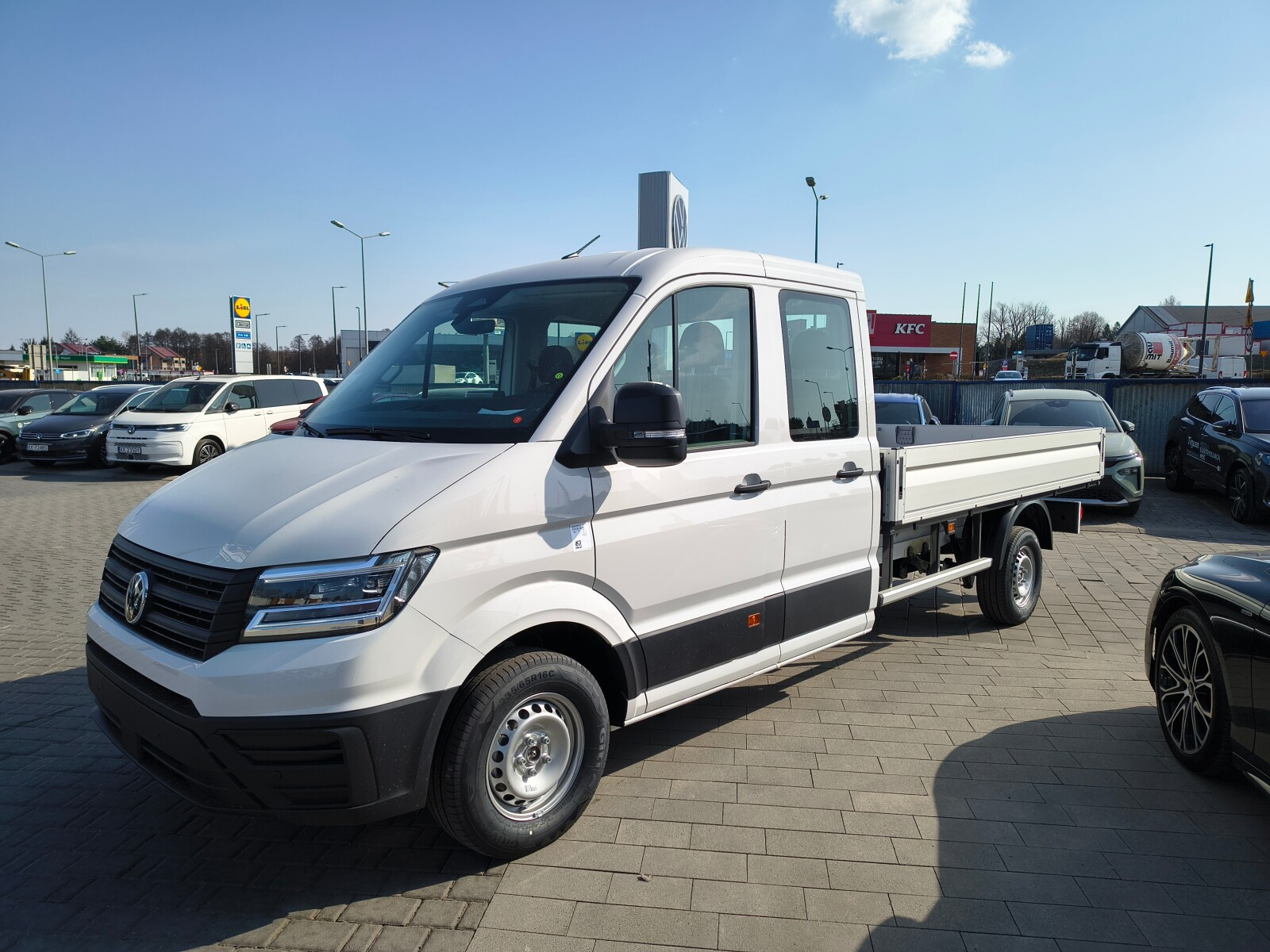 Crafter&nbsp; Doka silnik: 2.0L 177KM&nbsp; skrzynia: automatyczna 7- osobowy