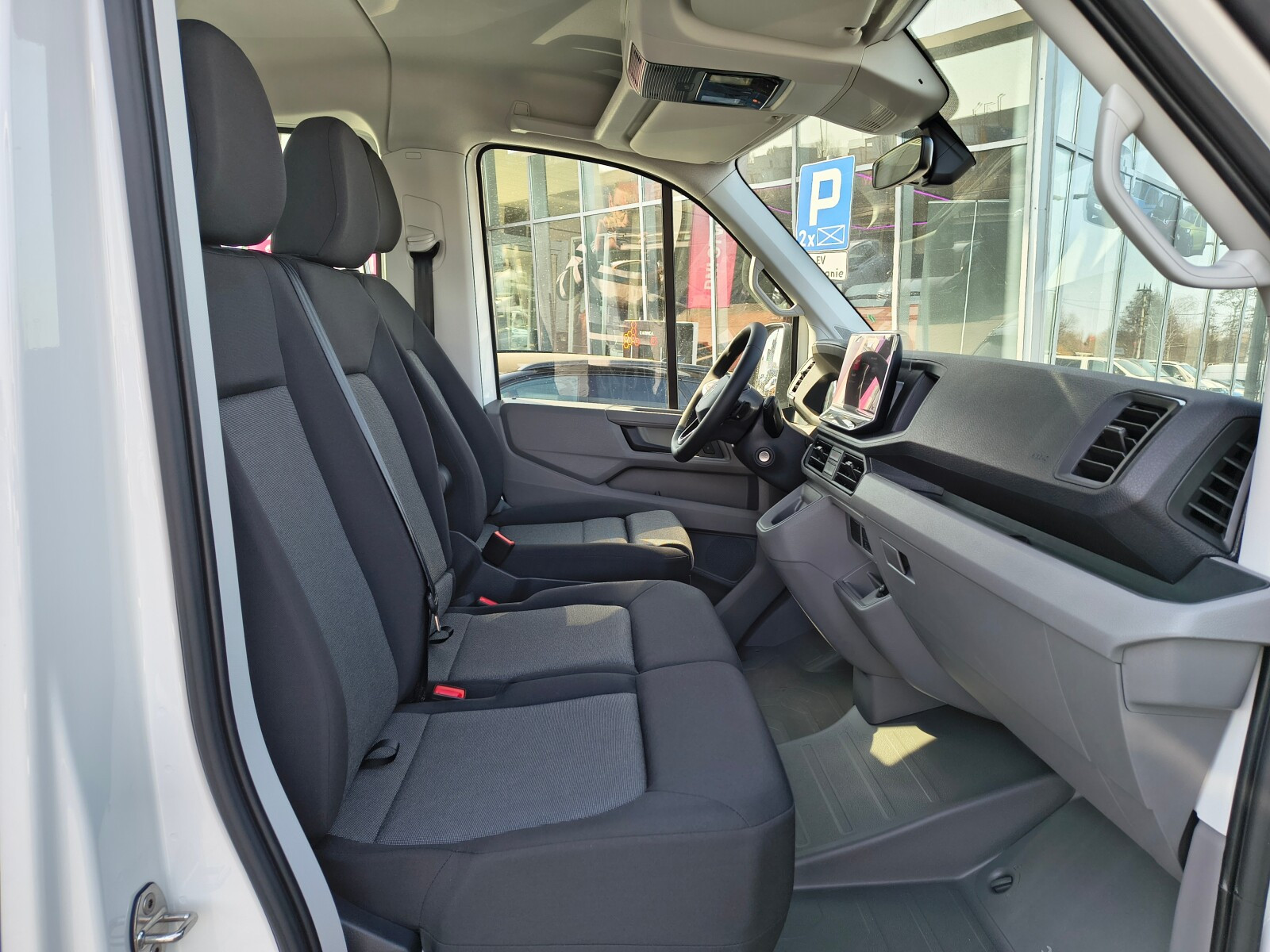 Crafter&nbsp; Doka silnik: 2.0L 177KM&nbsp; skrzynia: automatyczna 7- osobowy