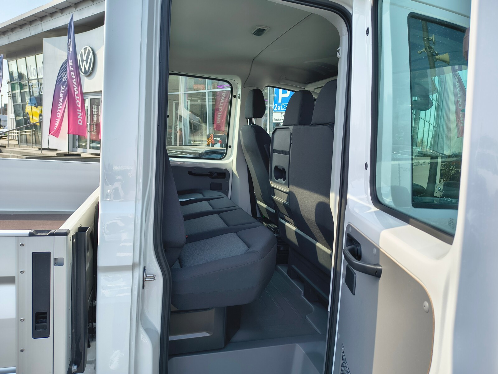 Crafter&nbsp; Doka silnik: 2.0L 177KM&nbsp; skrzynia: automatyczna 7- osobowy