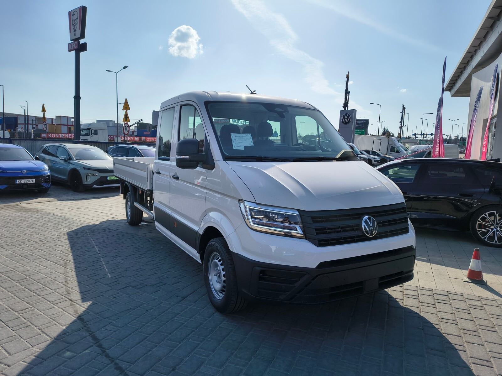 Crafter&nbsp; Doka silnik: 2.0L 177KM&nbsp; skrzynia: automatyczna 7- osobowy