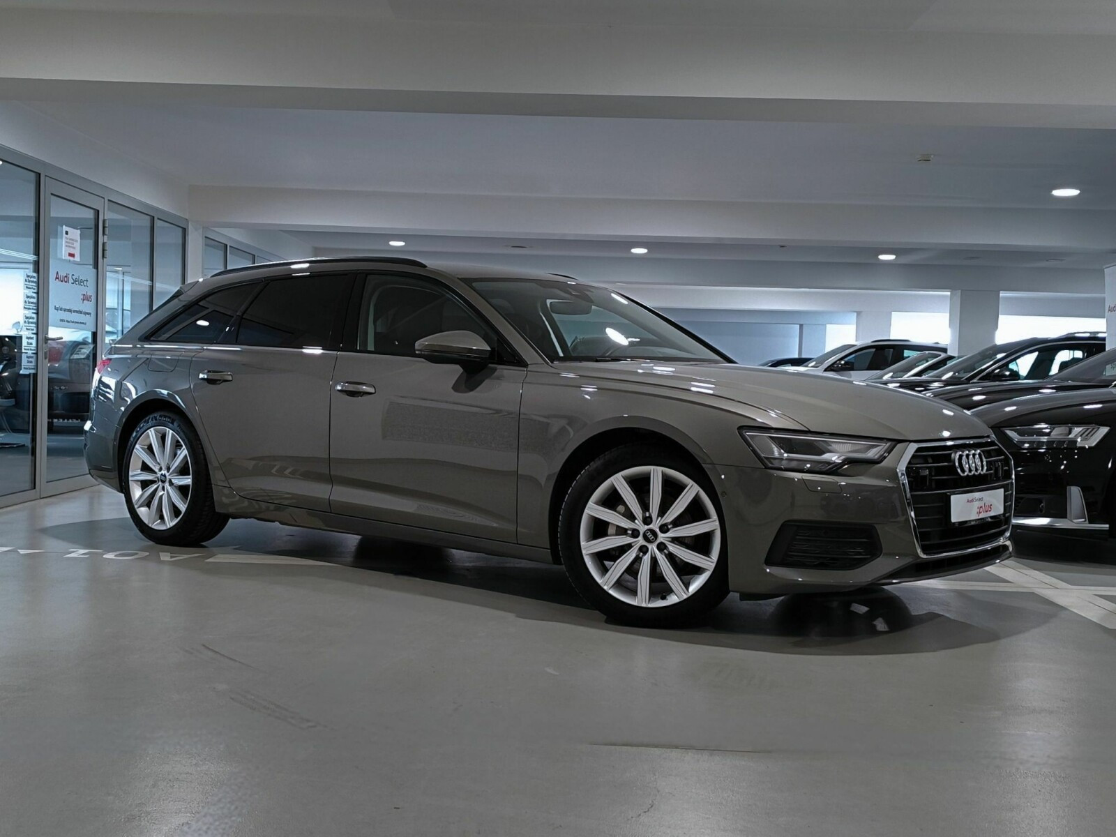 ReflektoryLED Akt Tempomat Rozpoznawanie znaków Lane Assist CarPlay