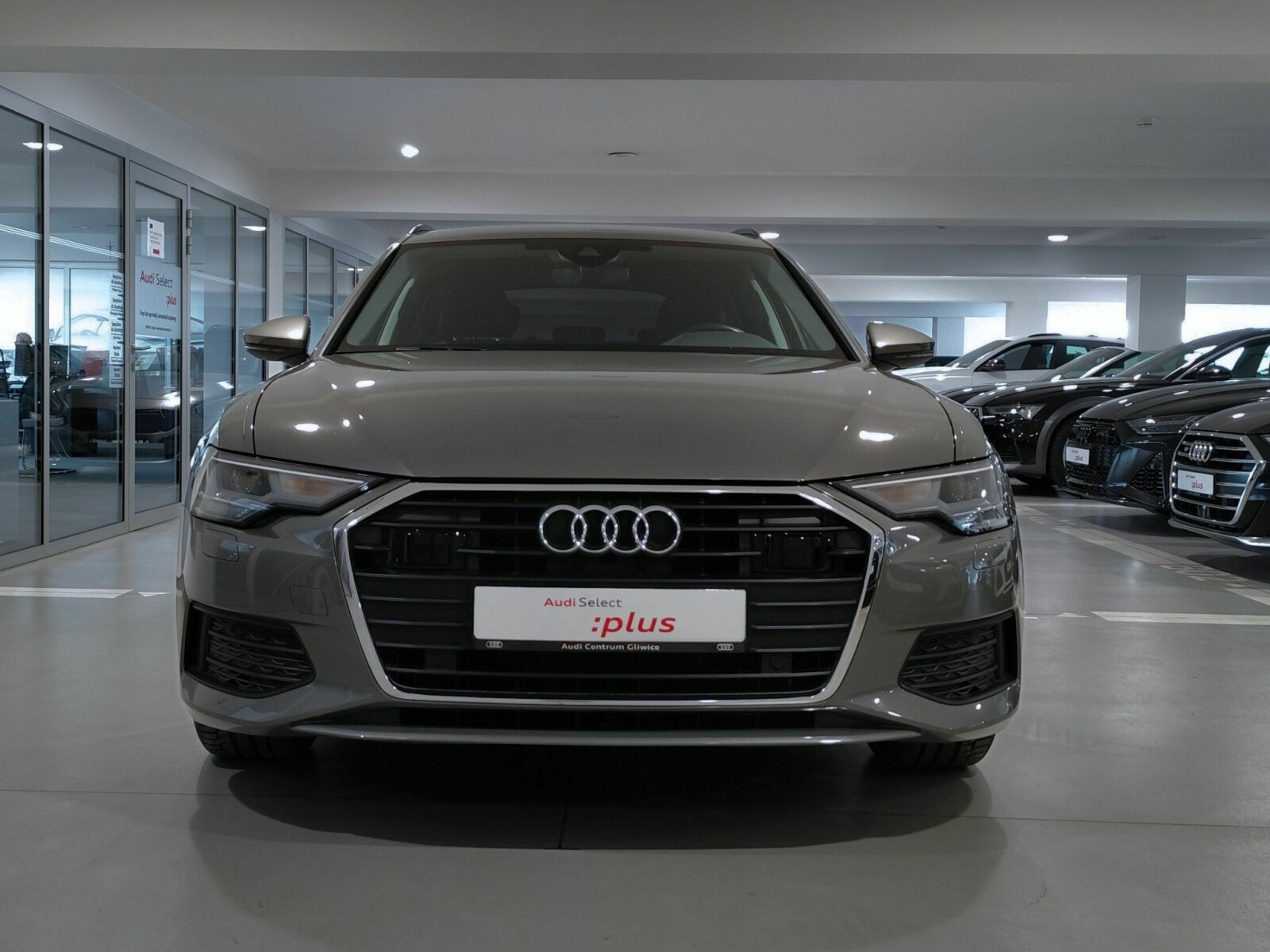 ReflektoryLED Akt Tempomat Rozpoznawanie znaków Lane Assist CarPlay
