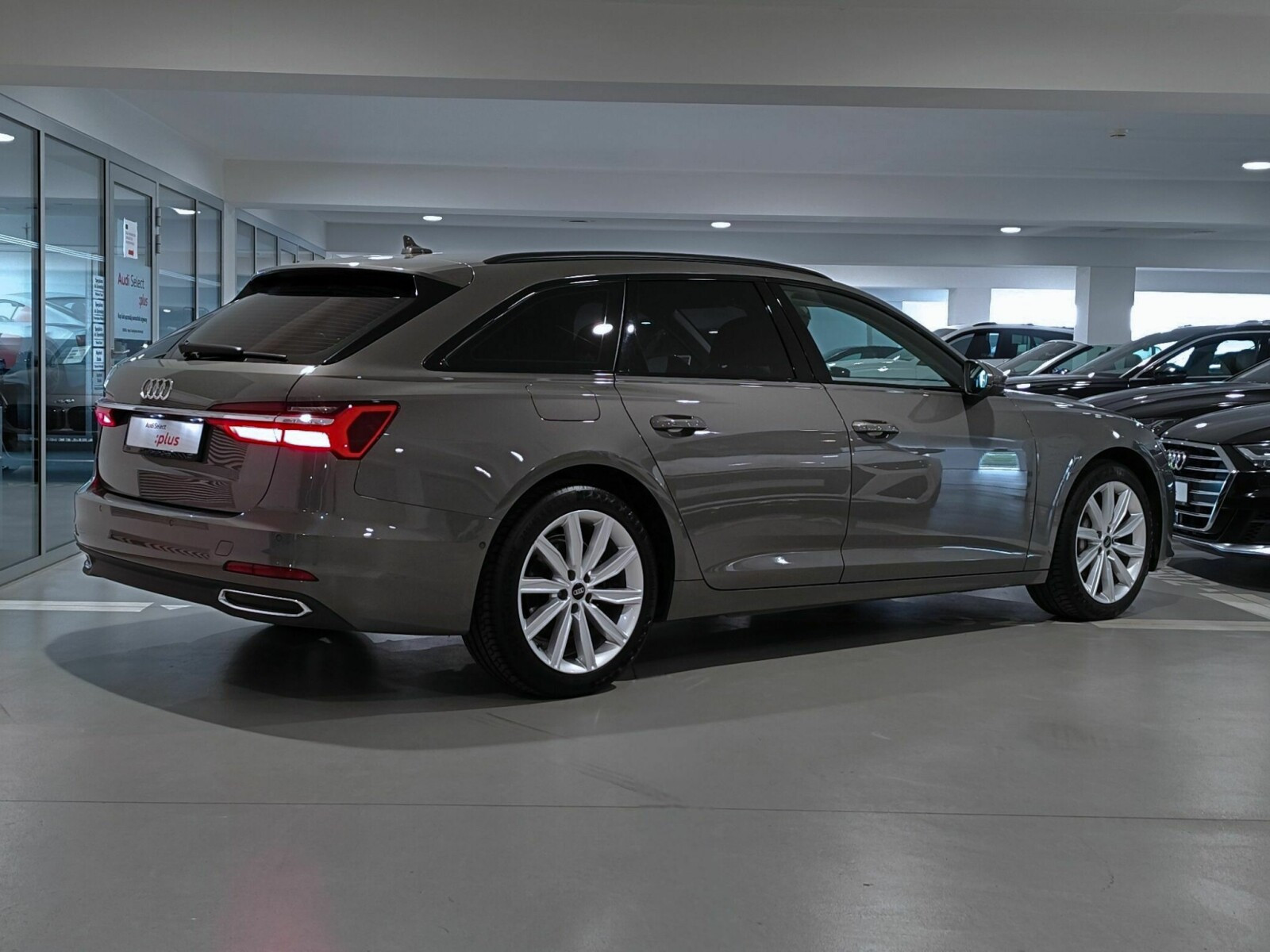 ReflektoryLED Akt Tempomat Rozpoznawanie znaków Lane Assist CarPlay