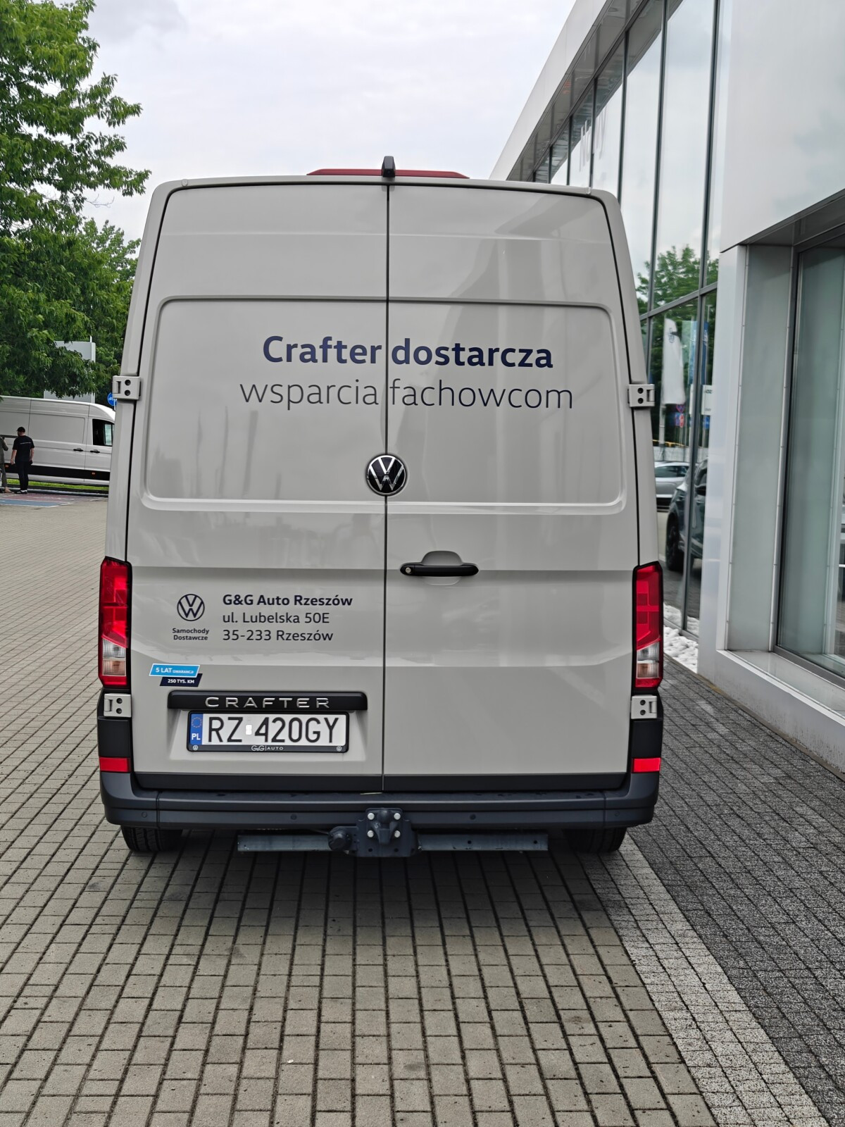 2,0 l EU6 SCR 177 KM Skrzynia: manualna 6-biegowa Rozstaw osi: 4490 mm