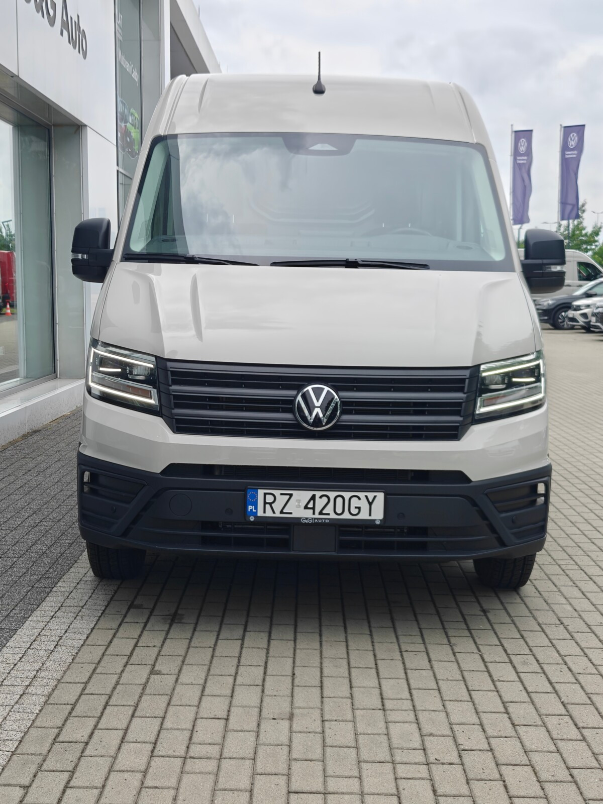 2,0 l EU6 SCR 177 KM Skrzynia: manualna 6-biegowa Rozstaw osi: 4490 mm