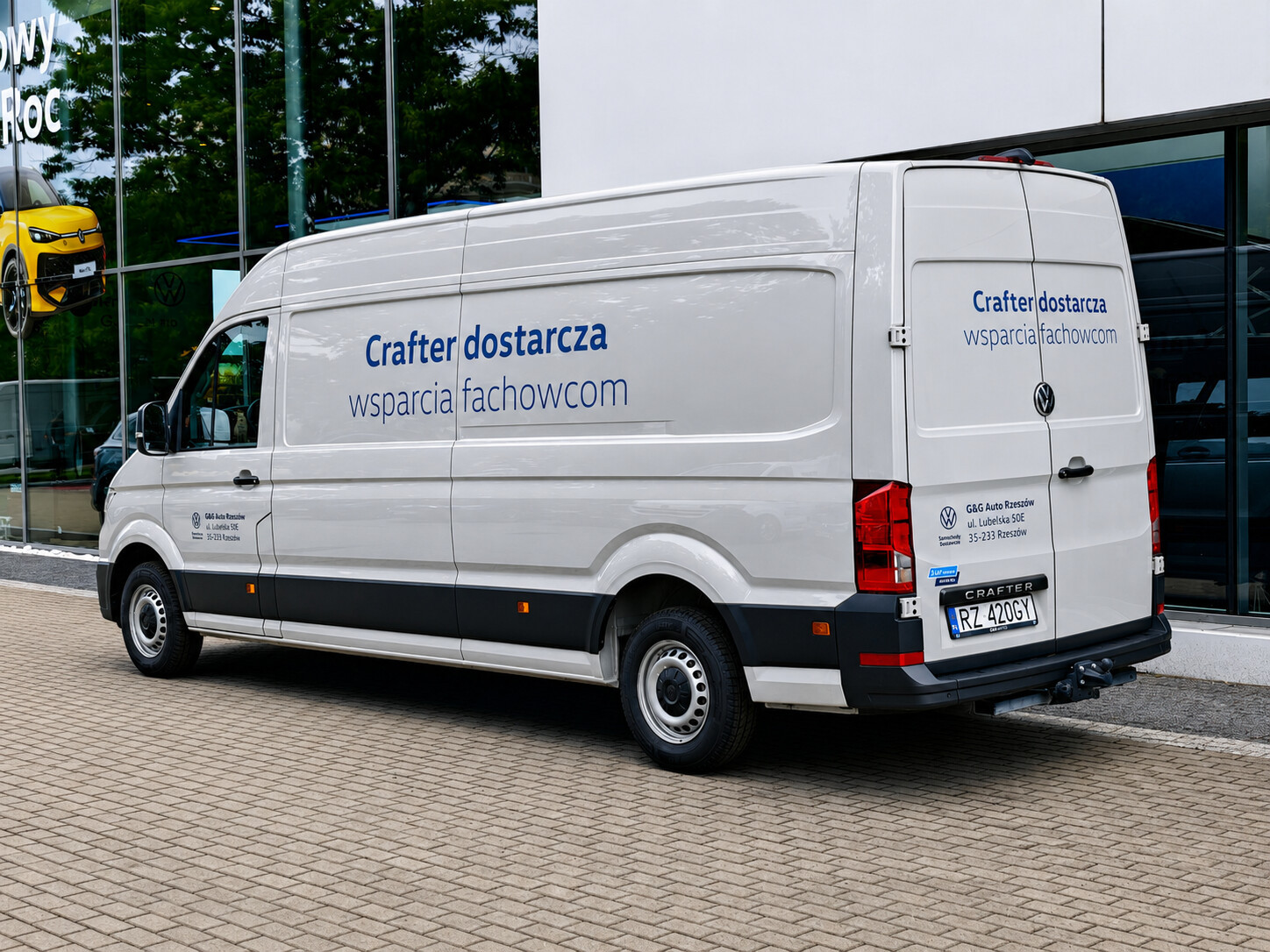 2,0 l EU6 SCR 177 KM Skrzynia: manualna 6-biegowa Rozstaw osi: 4490 mm