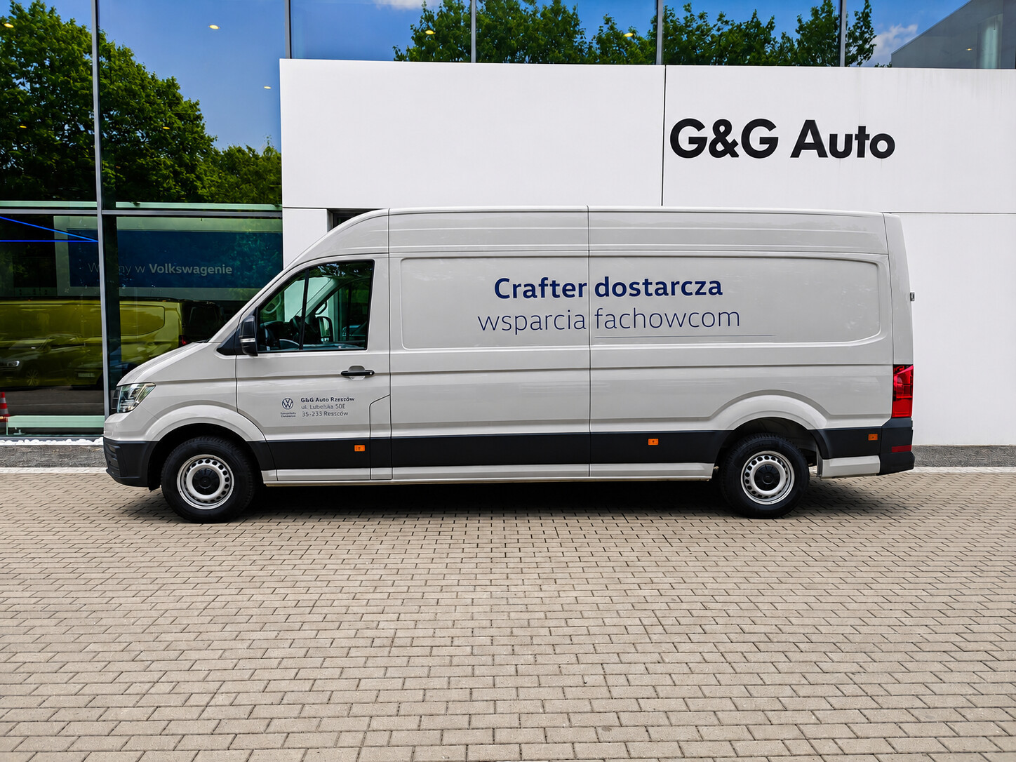 2,0 l EU6 SCR 177 KM Skrzynia: manualna 6-biegowa Rozstaw osi: 4490 mm