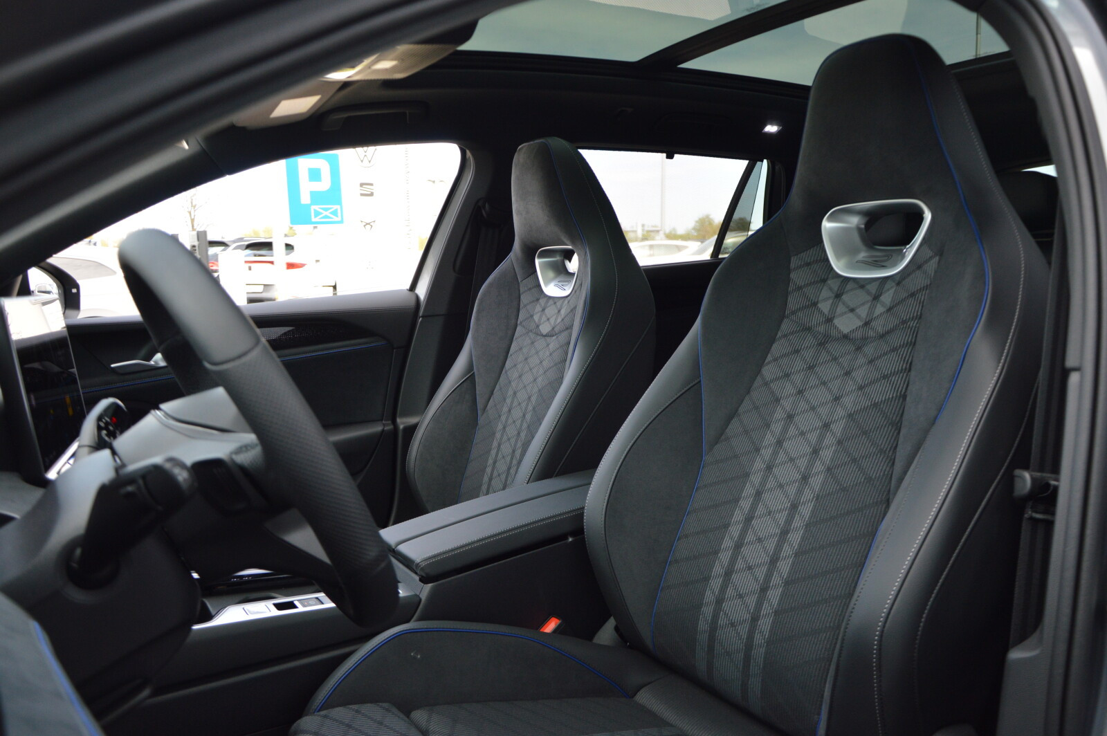 Hak, Panorama, R-Line Black Style, Zawiesz. DCC Pro, Car2X, Area View
