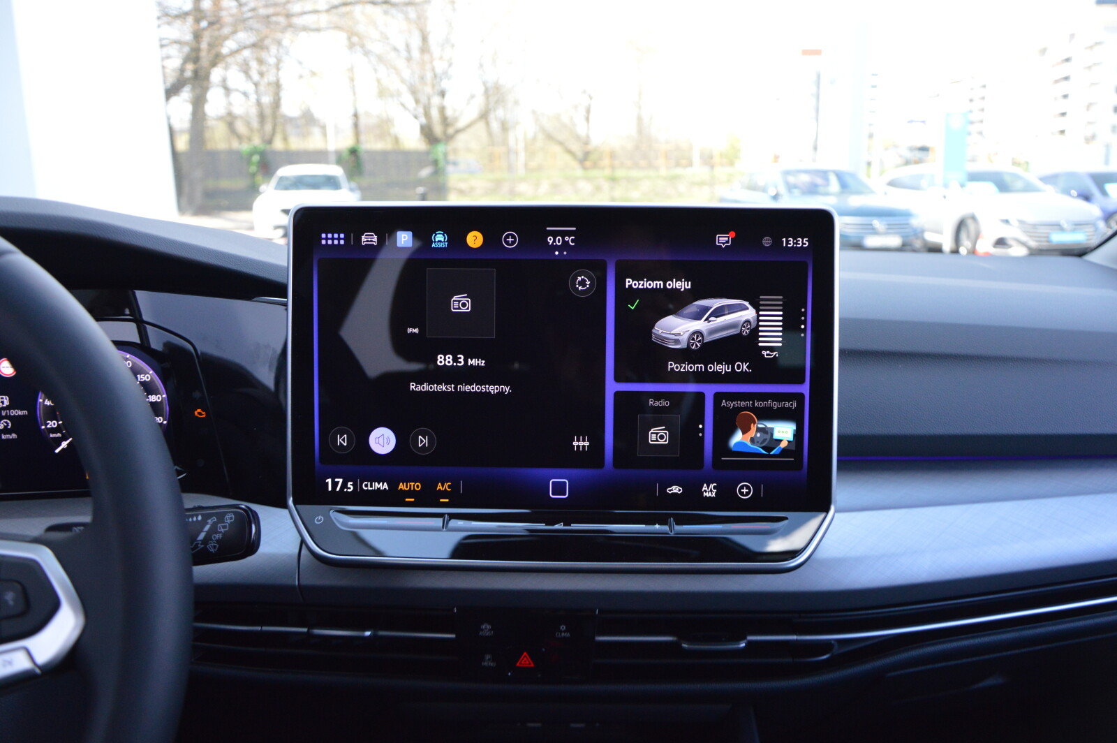 Park Assist Pro, Car2X, Apple CarPlay i Android Auto, Ambient, Isofix