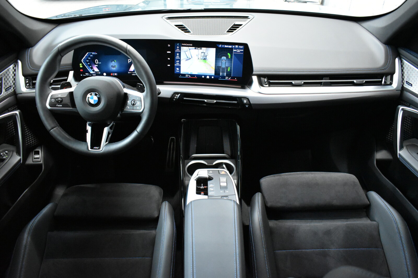 Pakiet M|Dost.komf|Fotele sport+pam.|AdaptLED|Wspom.park|Harman|Hak|FV