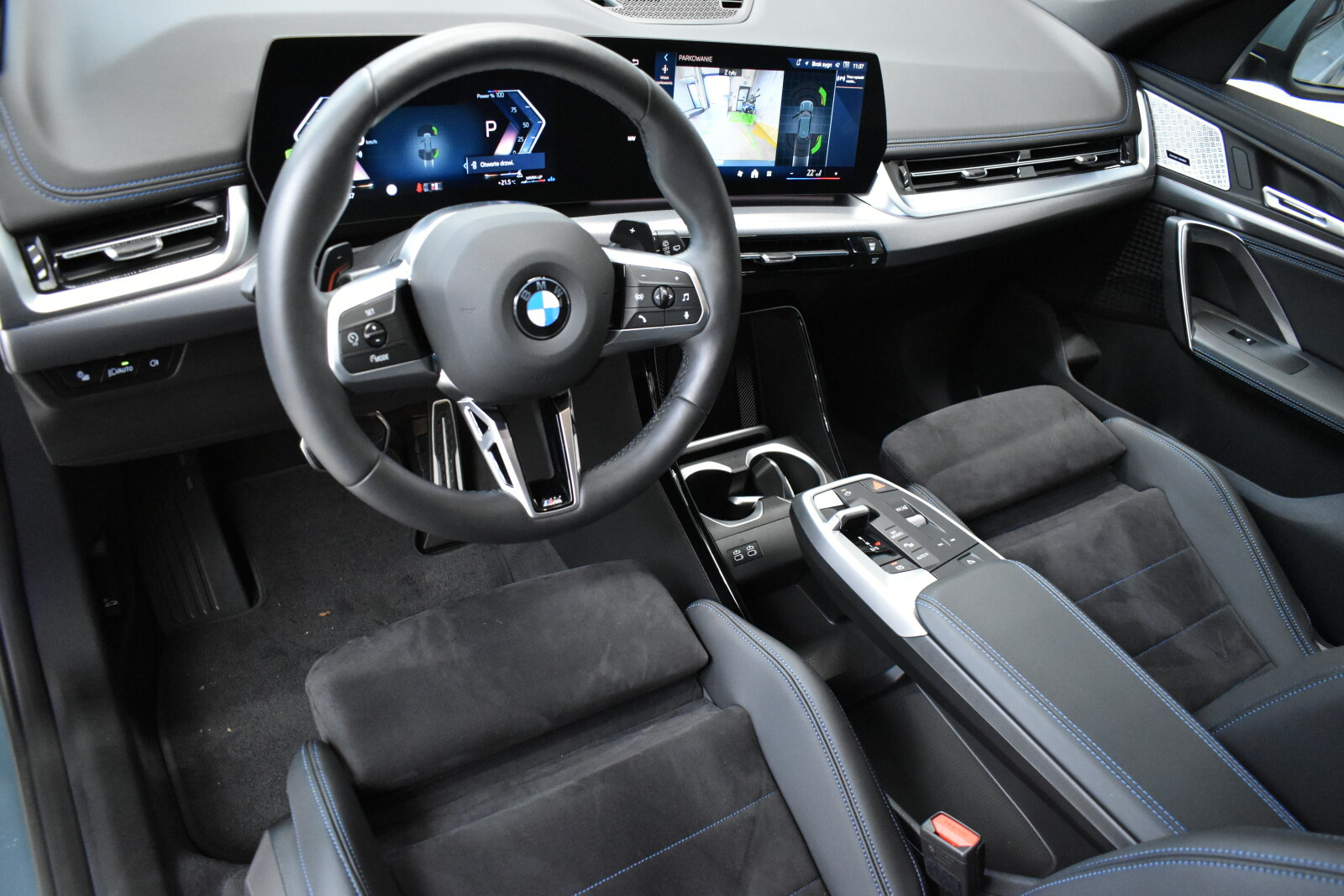 Pakiet M|Dost.komf|Fotele sport+pam.|AdaptLED|Wspom.park|Harman|Hak|FV
