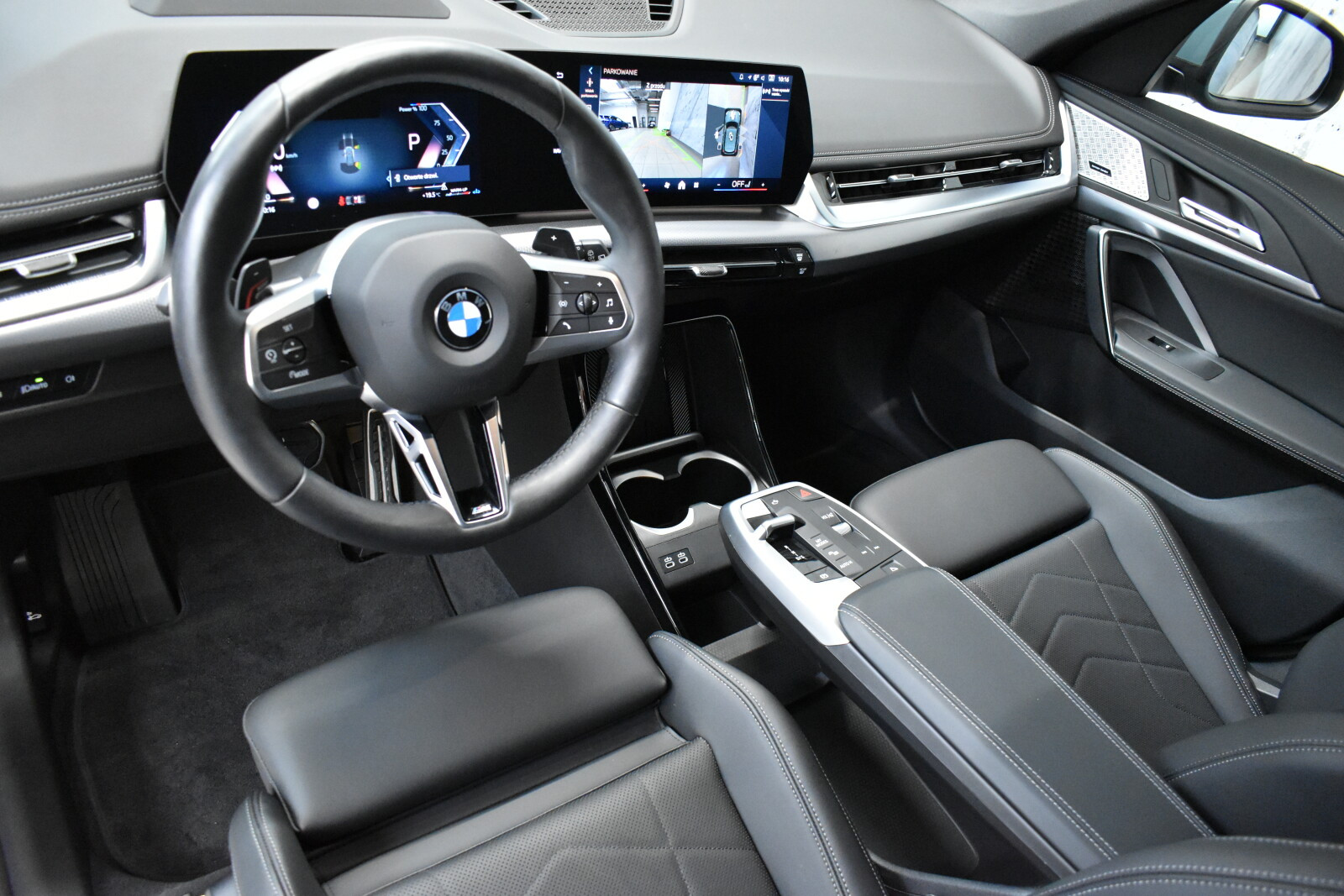 Pakiet M|Dost.komf|Fotele sport+pam.|AdaptLED|Wspom.park|Harman|Hak|FV