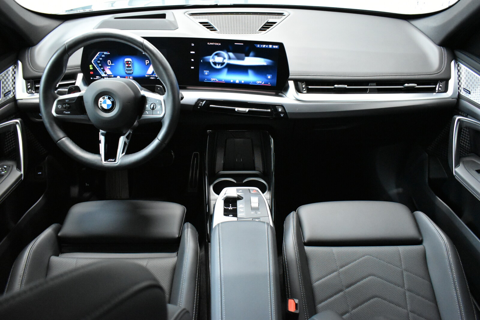 Pakiet M|Dost.komf|Fotele sport+pam.|AdaptLED|Wspom.park|Harman|Hak|FV