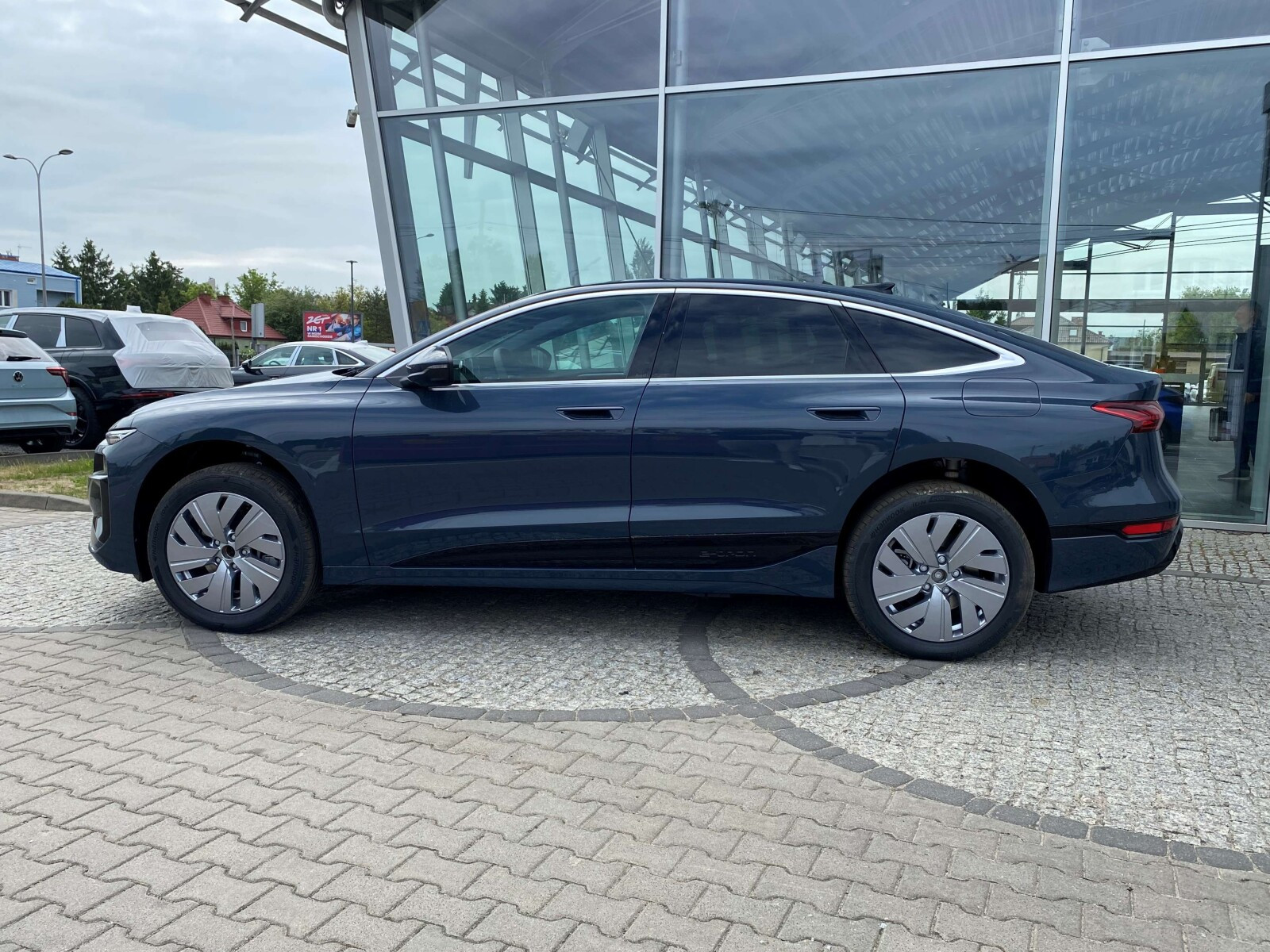 210kW * Pakiet Tech Plus *