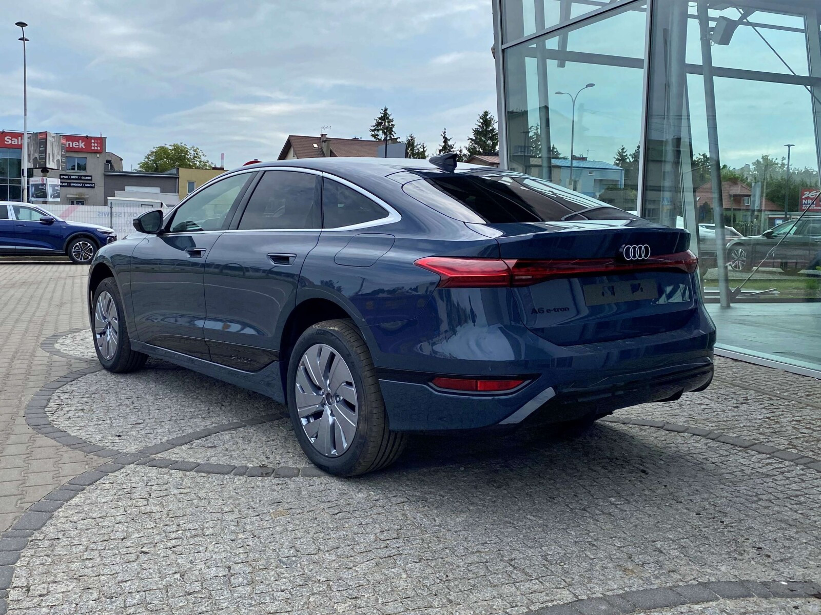 210kW * Pakiet Tech Plus *