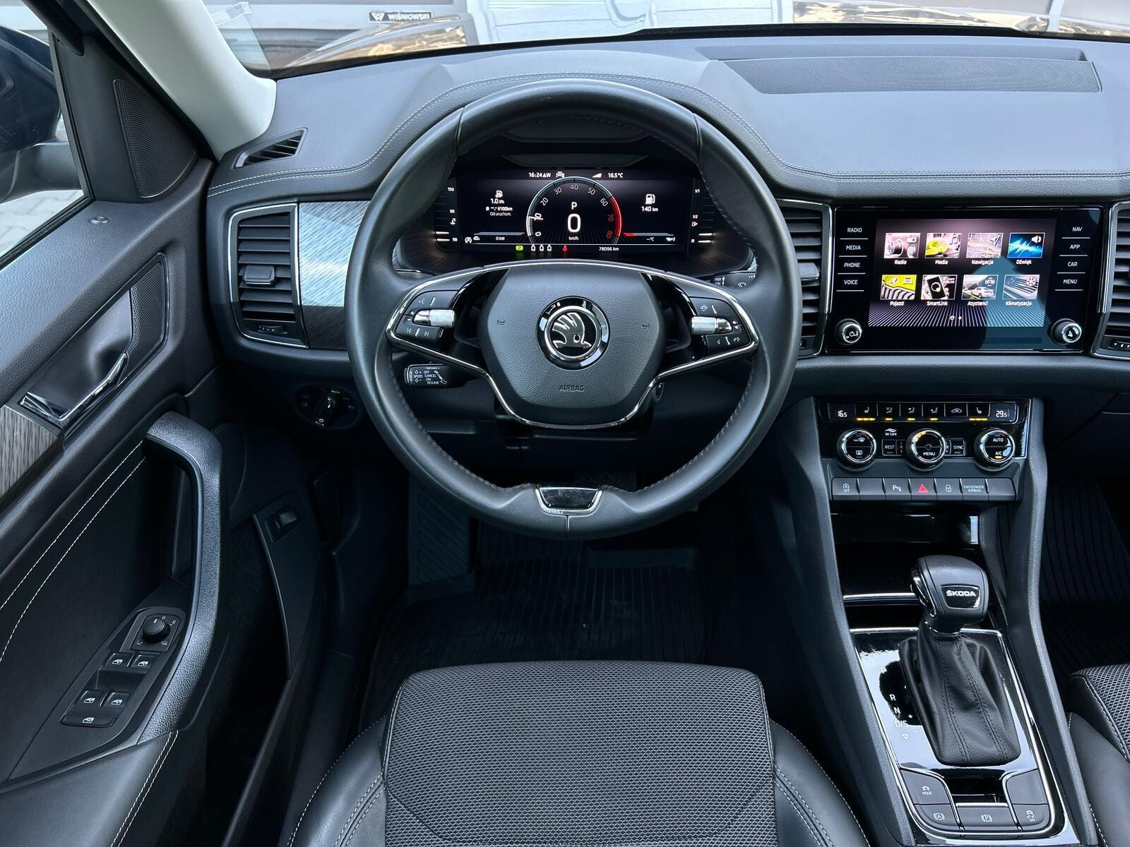 +&nbsp;Pakiet Comfort, ACC, CarPlay, GPS, Podgrzewane fotele, Kamera, 1 wł.