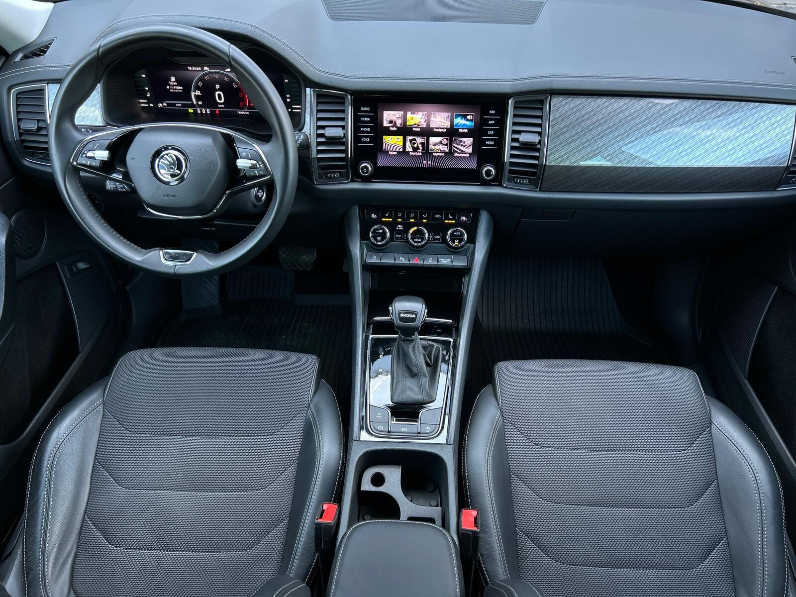 +&nbsp;Pakiet Comfort, ACC, CarPlay, GPS, Podgrzewane fotele, Kamera, 1 wł.