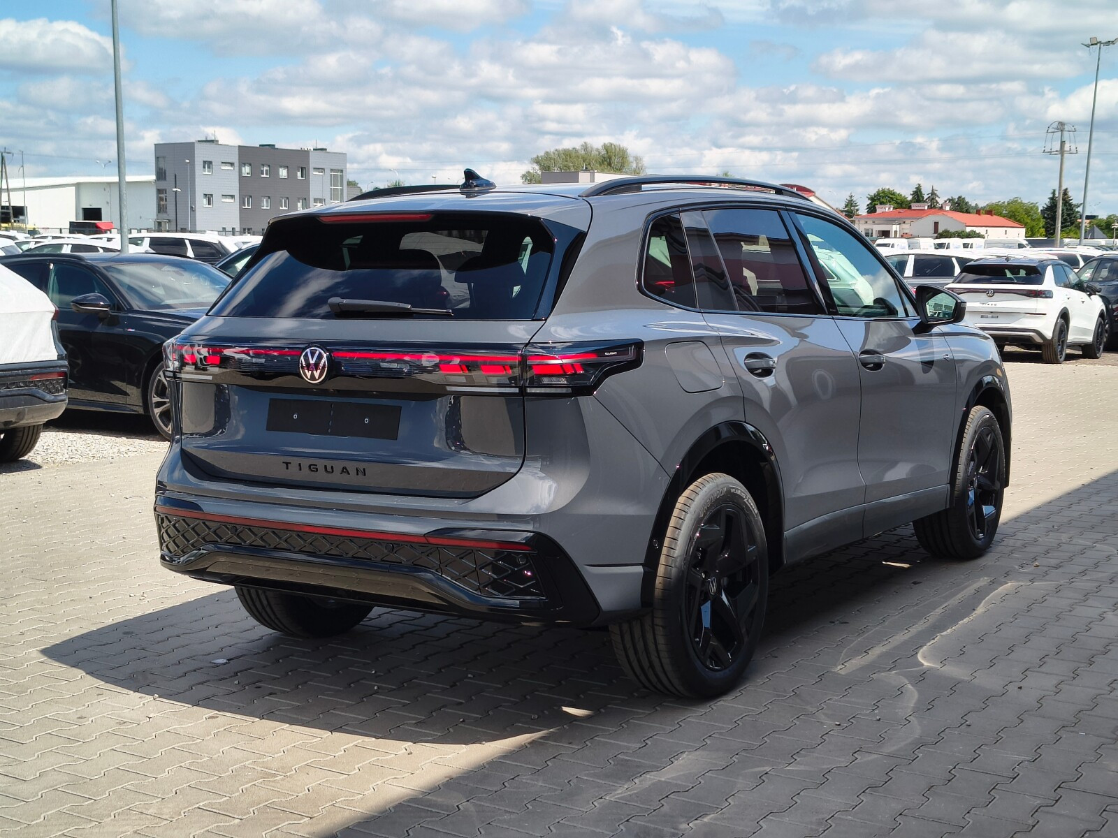 Volkswagen Tiguan R-Line Plus 1,5 eHybrid 177 KM DSG