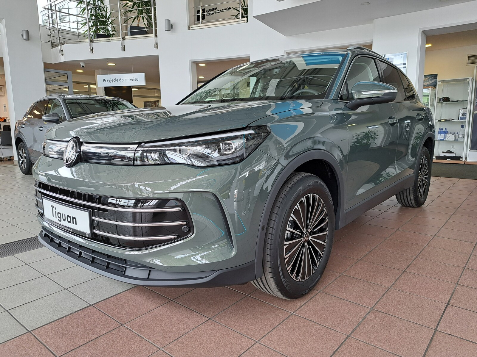 Dostępny od ręki / 4x4