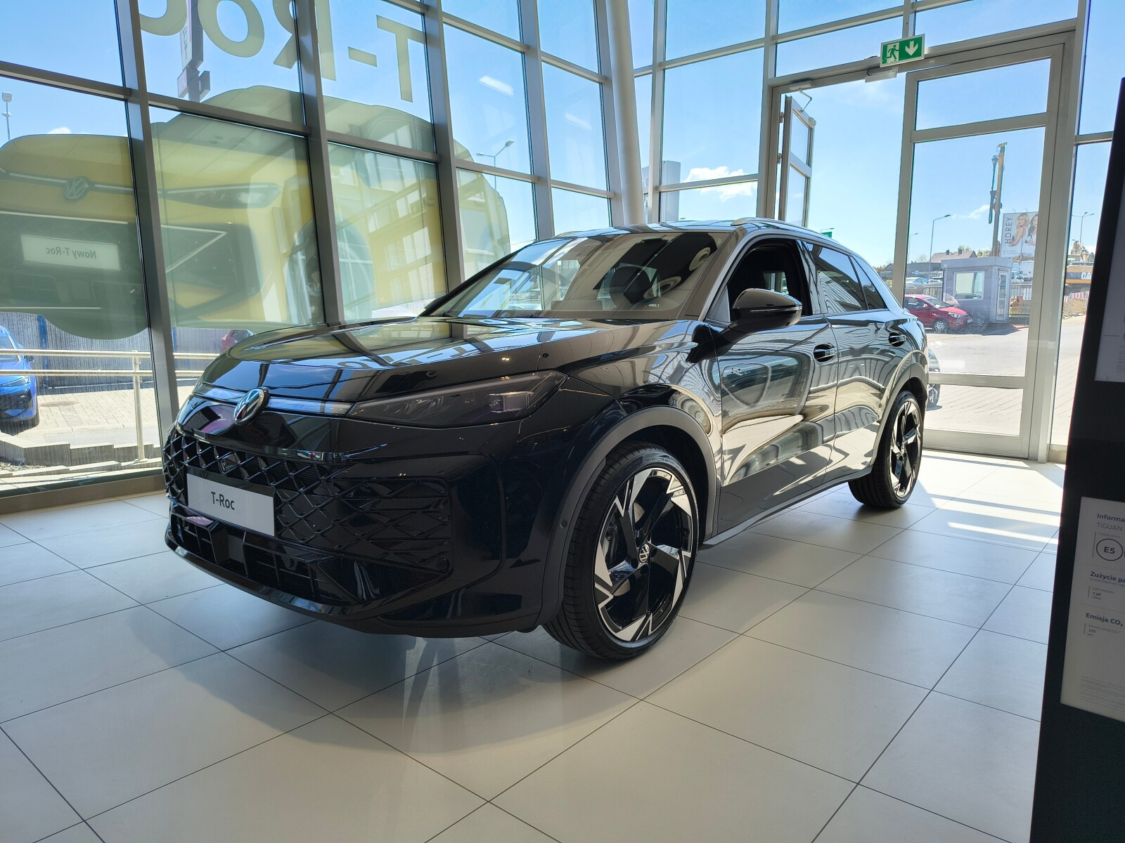Volkswagen T-Roc R-Line 1.5 eTSI 110 kW / 150 KM automatyczna, DSG 7-stopniowa