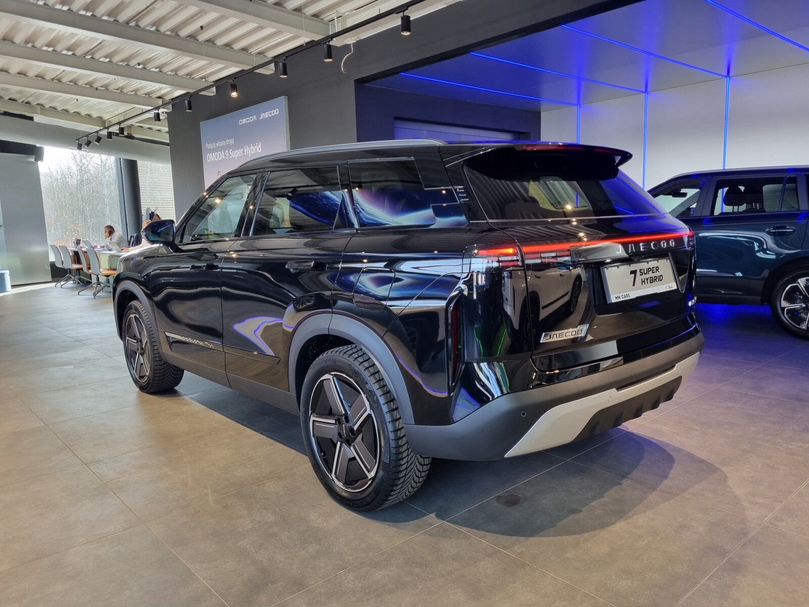 Super Hybrid w kolorze czarnym z brązową tapicerką