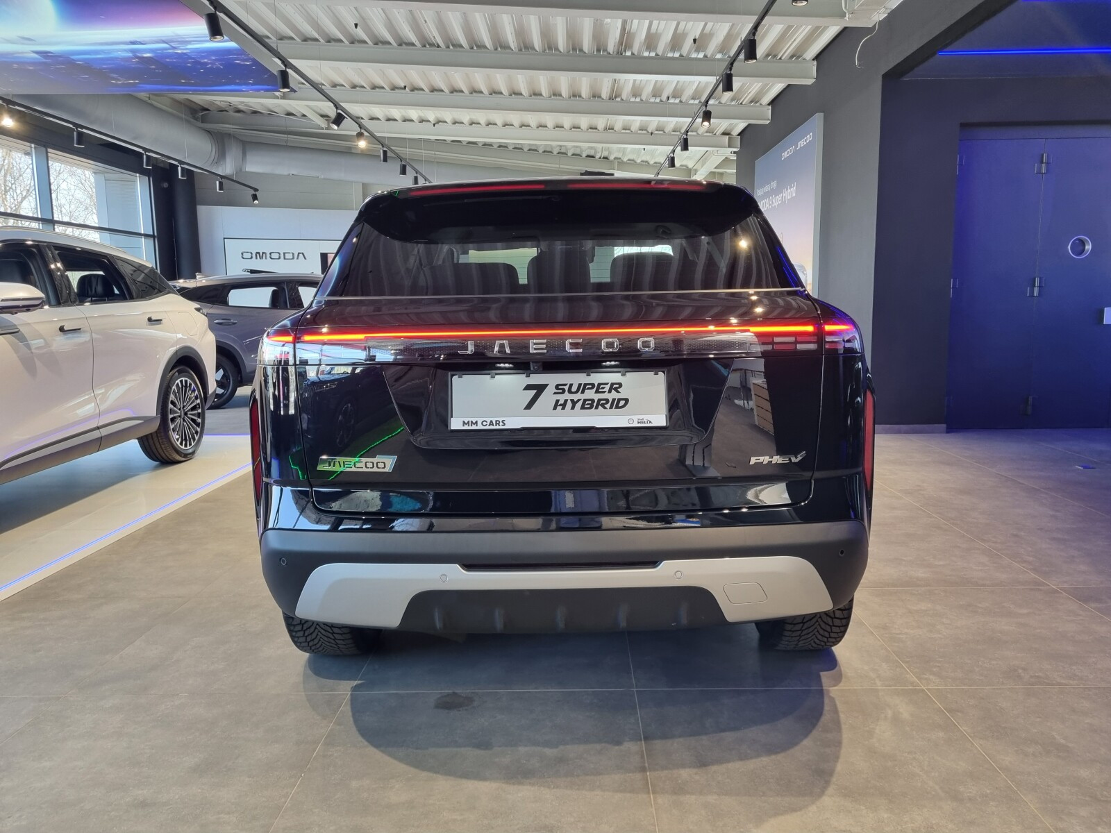 Super Hybrid w kolorze czarnym z brązową tapicerką