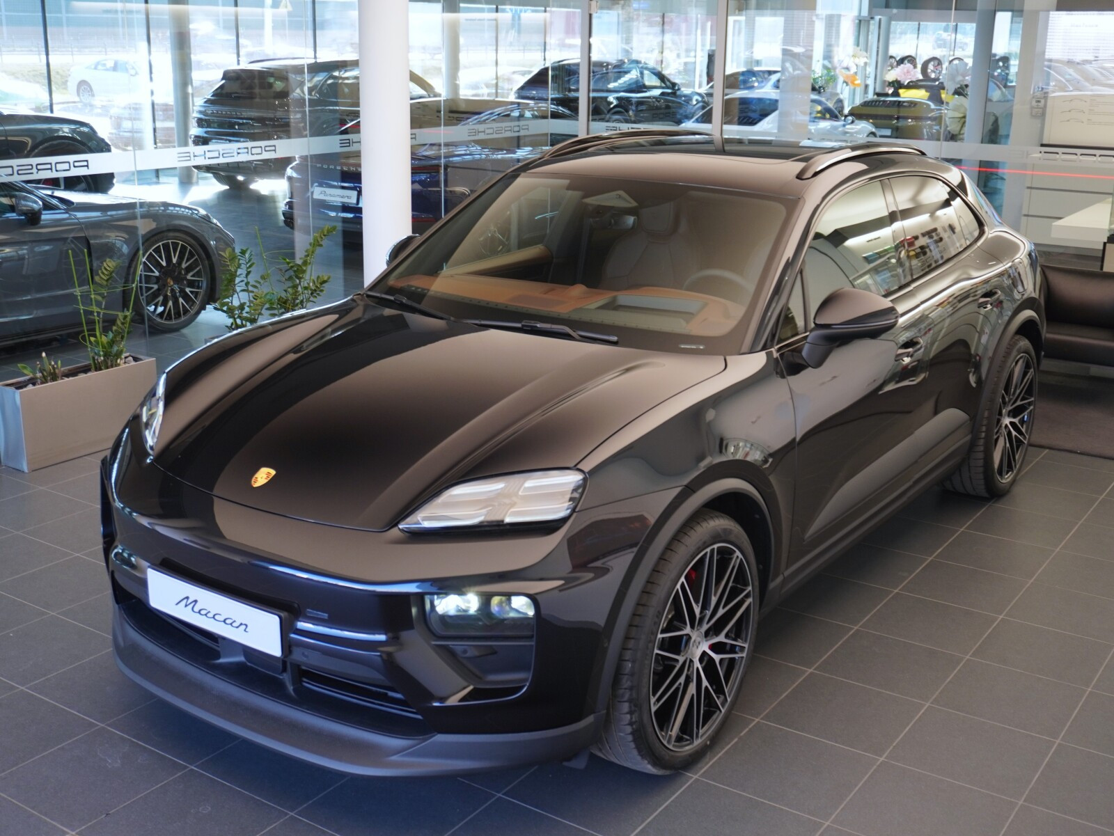 4S Elektryczny 100kWh 516KM Dostępny Od Ręki!