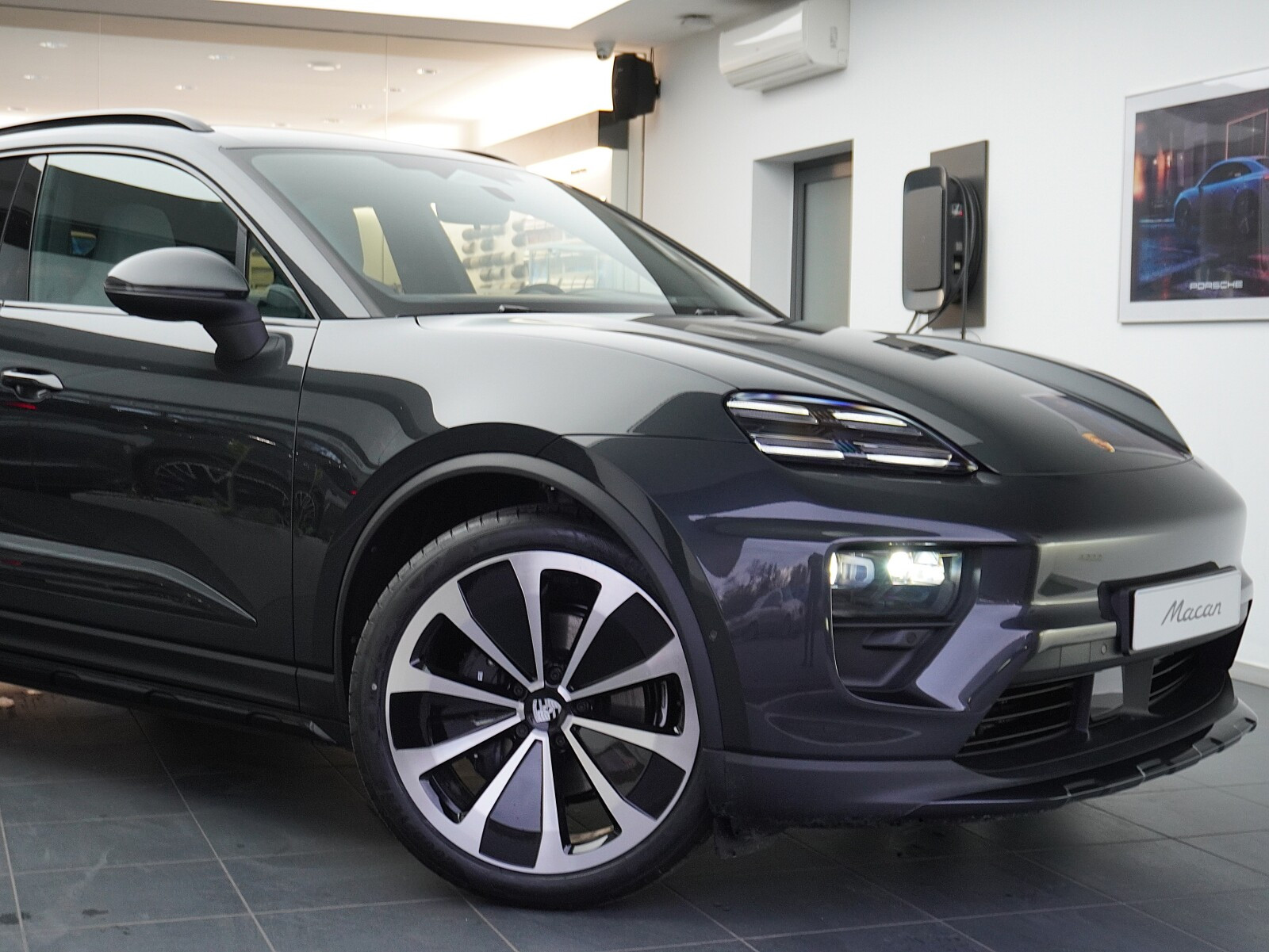 4 Elektryczny 100kWh 408 KM Dostępny Od Ręki!